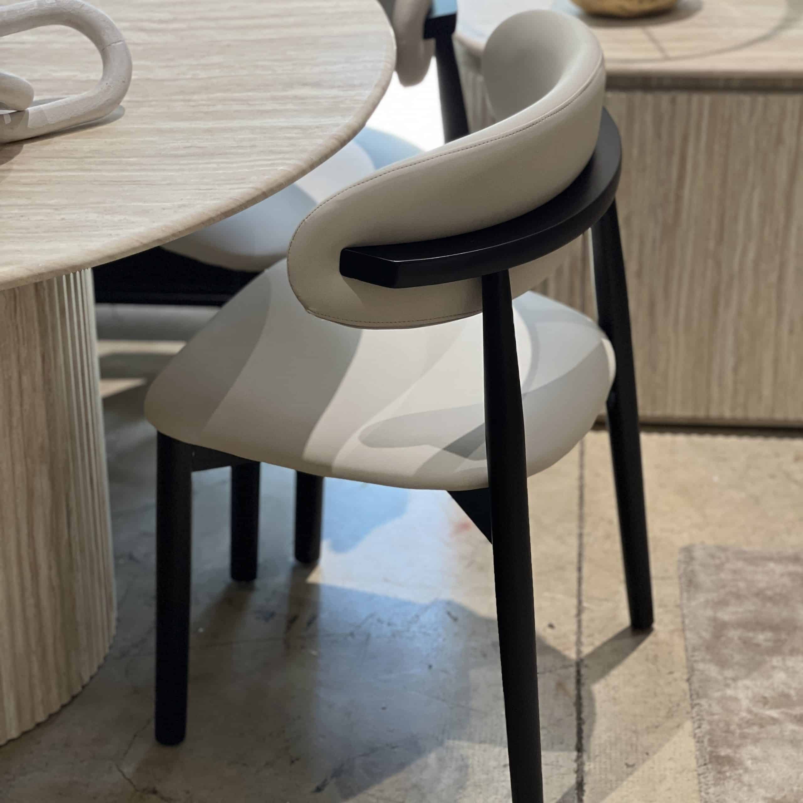 כיסא וינו דמוי עור אבן דגם סופיטל | חיסול 4 אחרונים! כיסא וינו דמוי עור אבן דגם סופיטל | חיסול 4 אחרונים!