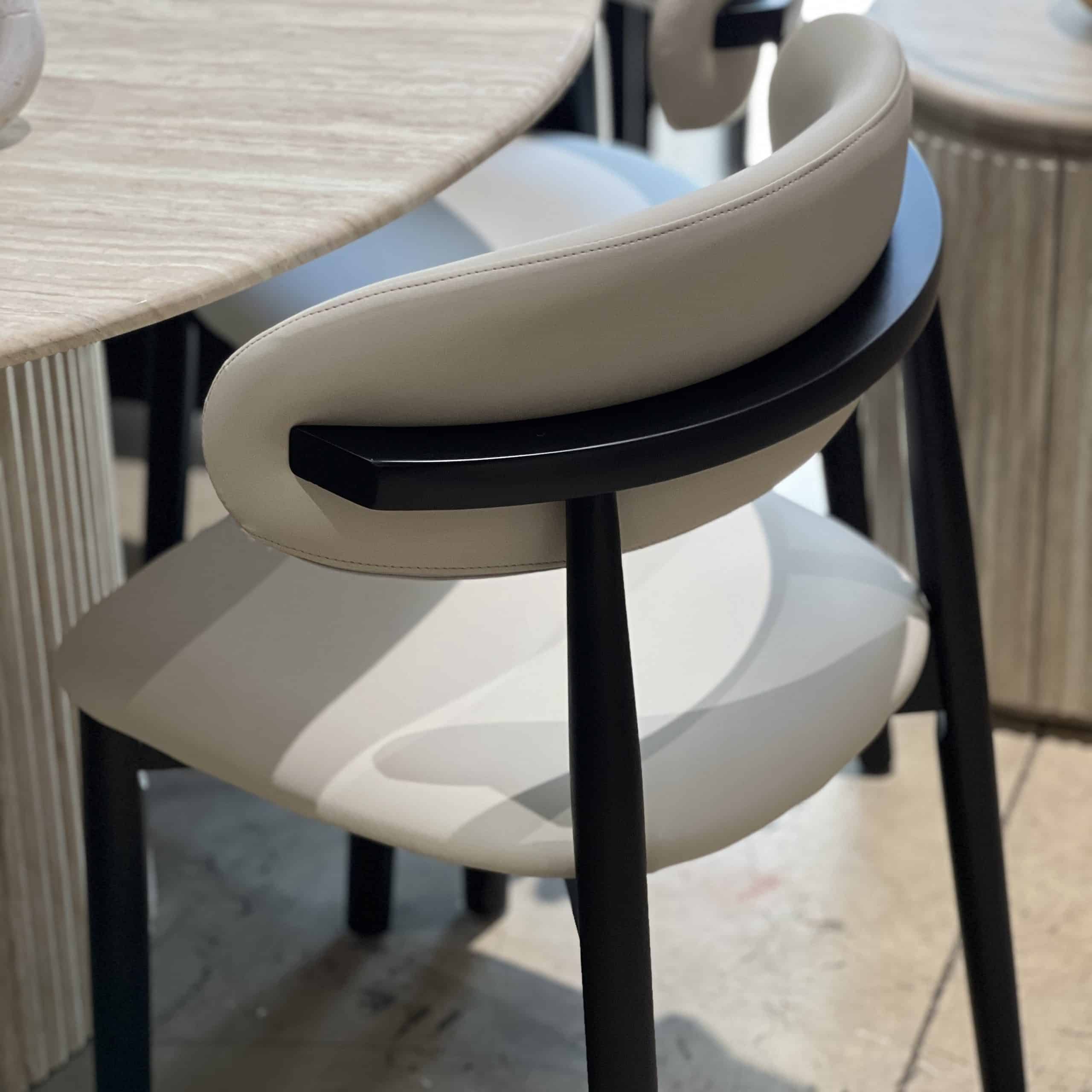 כיסא וינו דמוי עור אבן דגם סופיטל | חיסול 4 אחרונים! כיסא וינו דמוי עור אבן דגם סופיטל | חיסול 4 אחרונים!