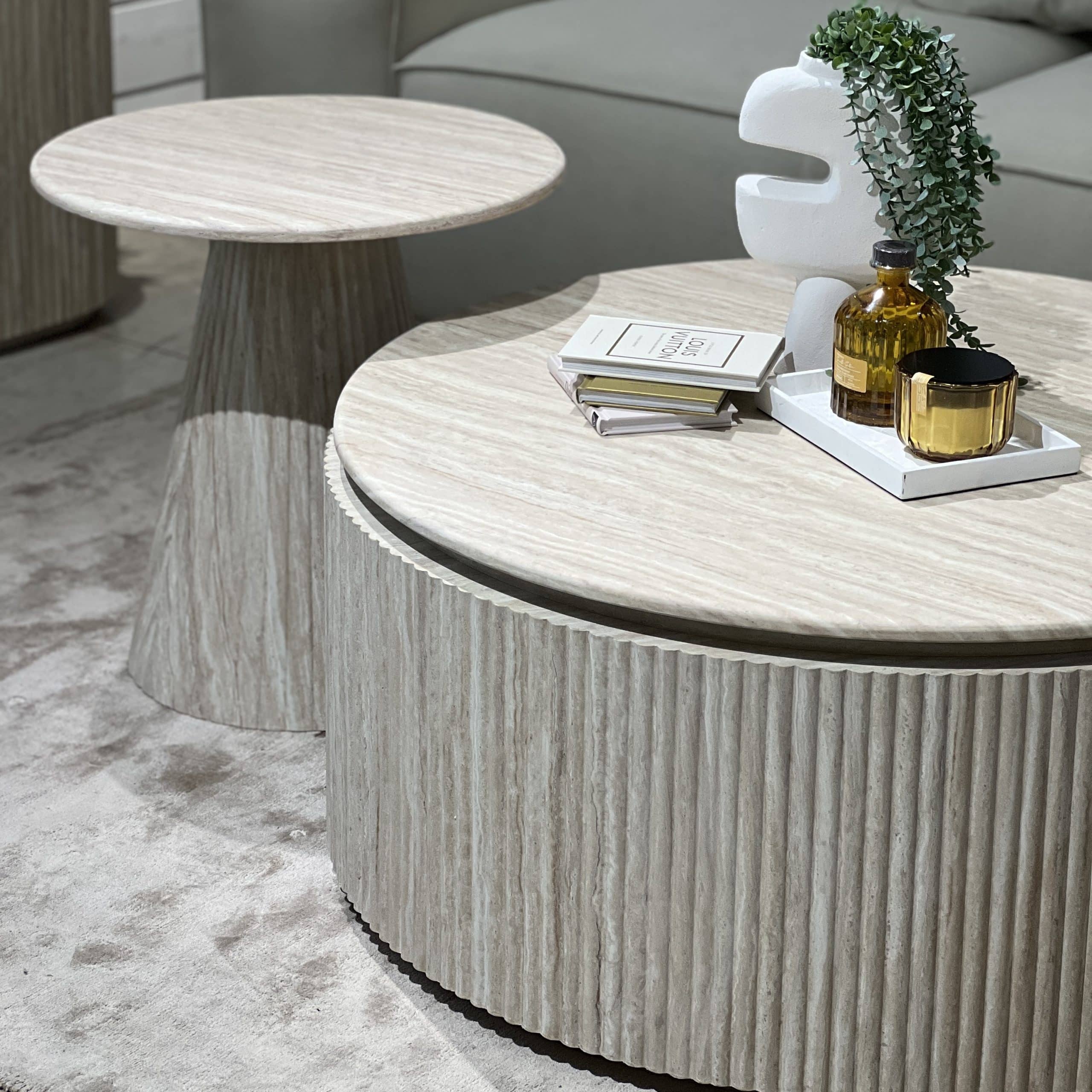 סט 2 שולחנות סלון עגולים טרוורטין סט 2 שולחנות סלון עגולים טרוורטין