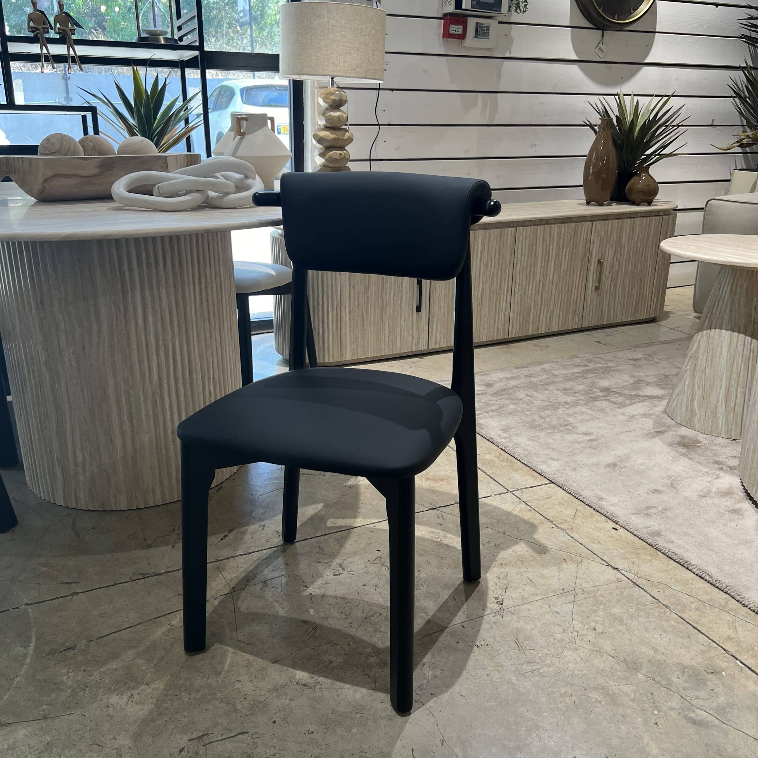 כיסא ויולה דמוי עור שחור דגם סופיטל | חיסול אחרון! כיסא ויולה דמוי עור שחור דגם סופיטל | חיסול אחרון!