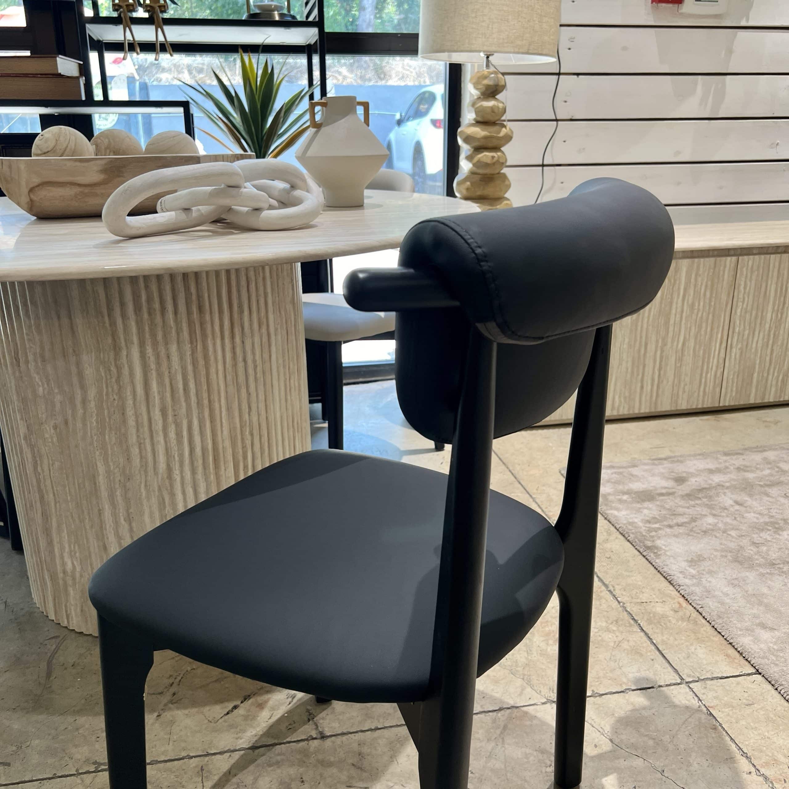 כיסא ויולה דמוי עור שחור דגם סופיטל | חיסול אחרון! כיסא ויולה דמוי עור שחור דגם סופיטל | חיסול אחרון!