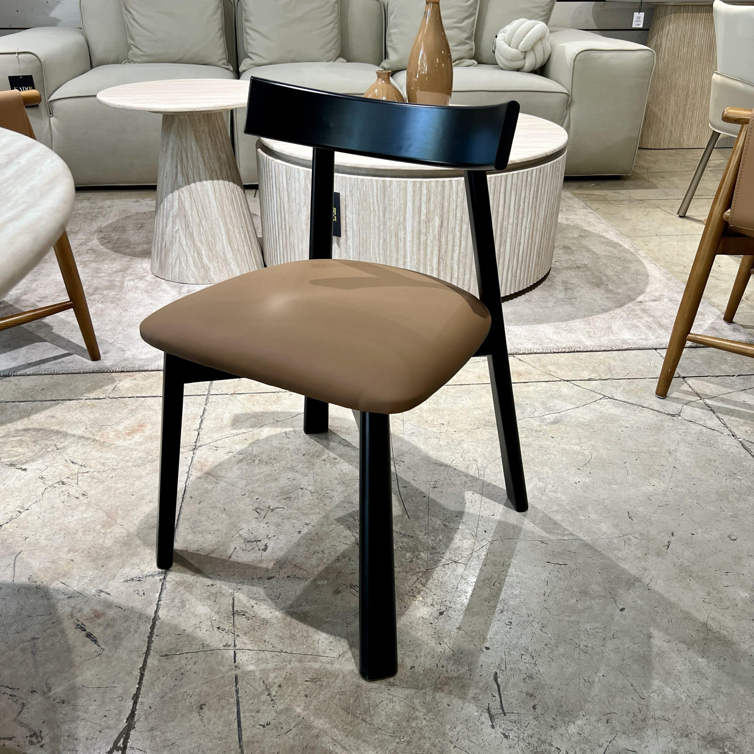 כיסא מתיאס דמוי עור כאמל דגם סופיטל- SALE חיסול מלאי! כיסא מתיאס דמוי עור כאמל דגם סופיטל- SALE חיסול מלאי!