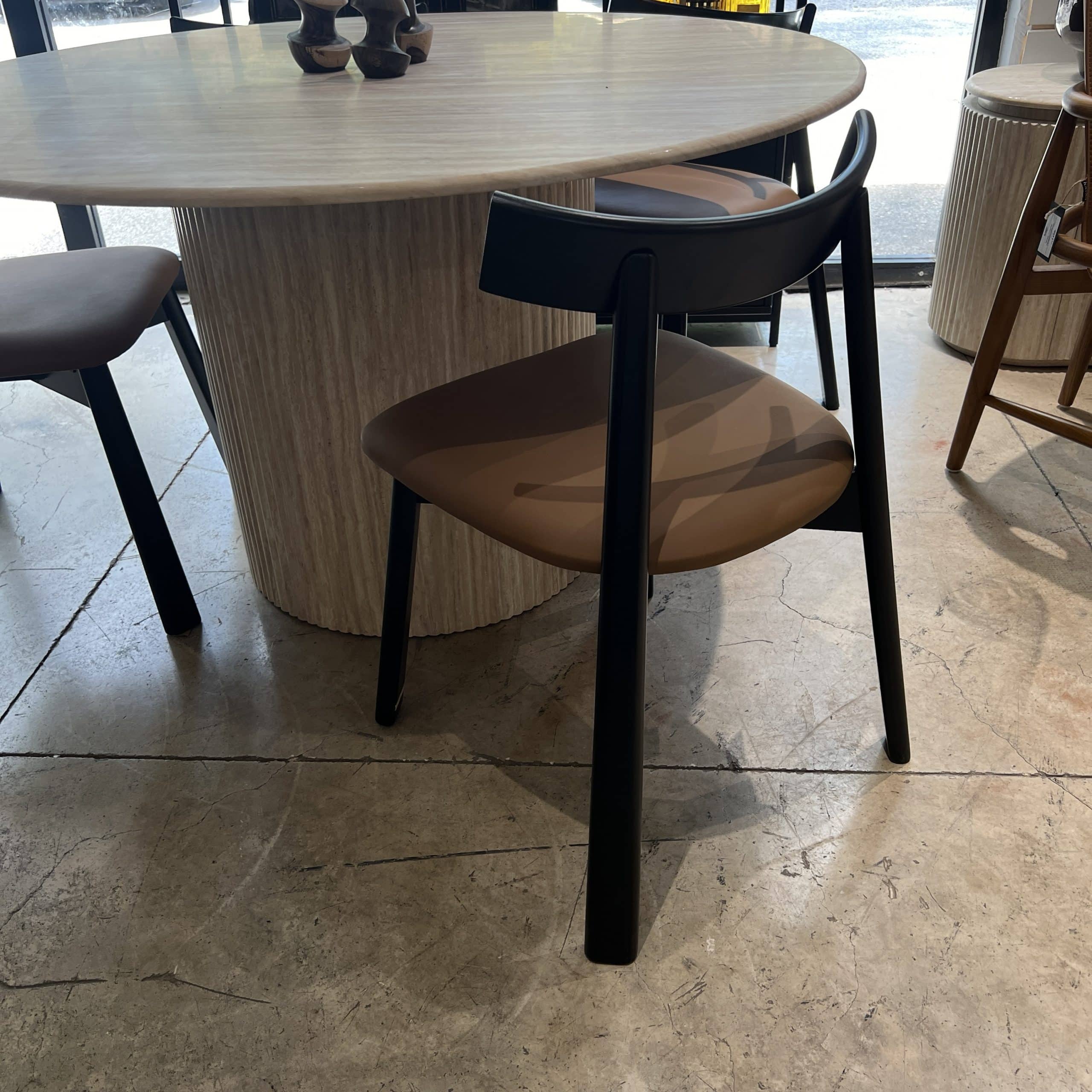 כיסא מתיאס דמוי עור כאמל דגם סופיטל- SALE חיסול מלאי! כיסא מתיאס דמוי עור כאמל דגם סופיטל- SALE חיסול מלאי!