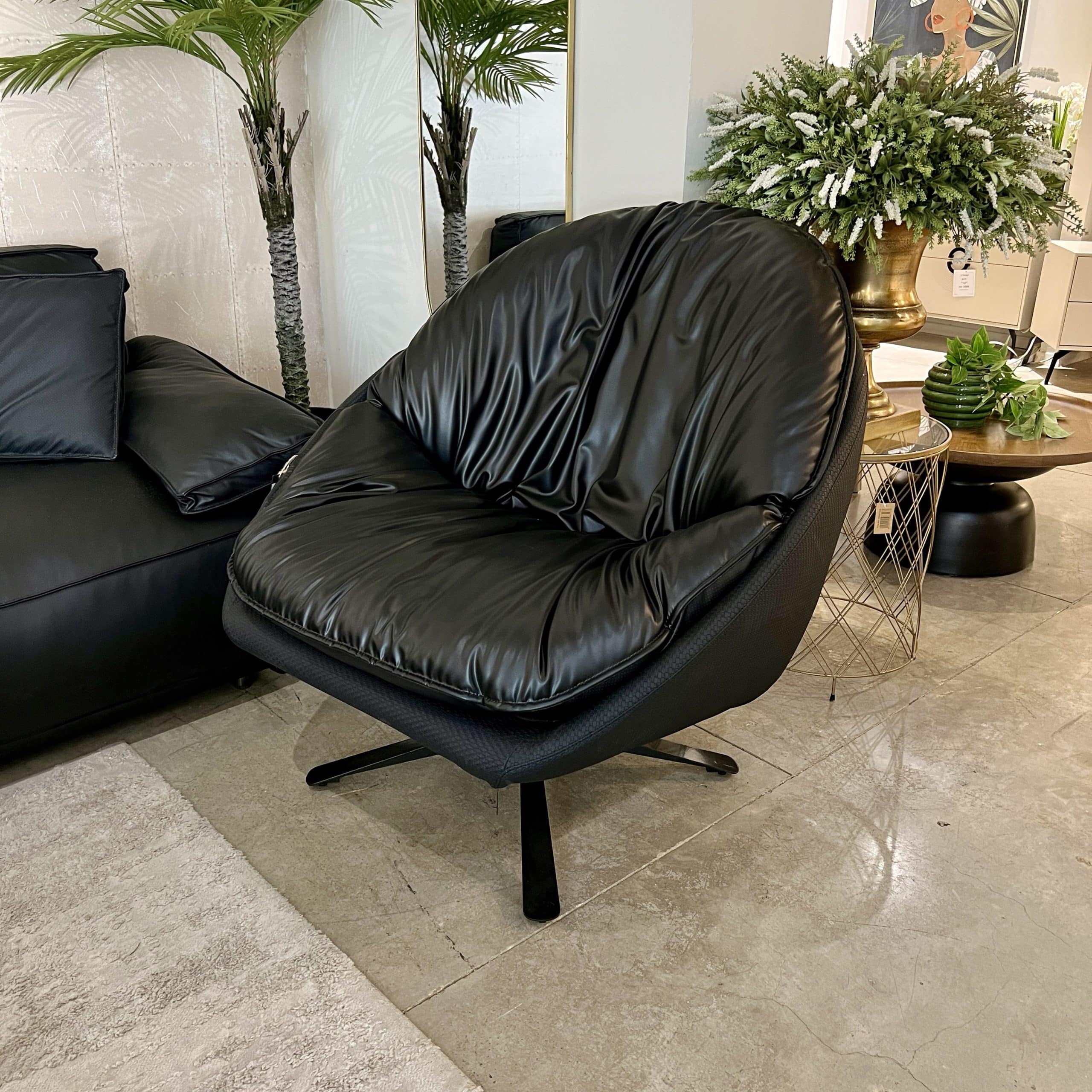 כורסא עגולה דילן מסתובבת דמוי עור שחור דגם סופיטל כורסא עגולה דילן מסתובבת דמוי עור שחור דגם סופיטל