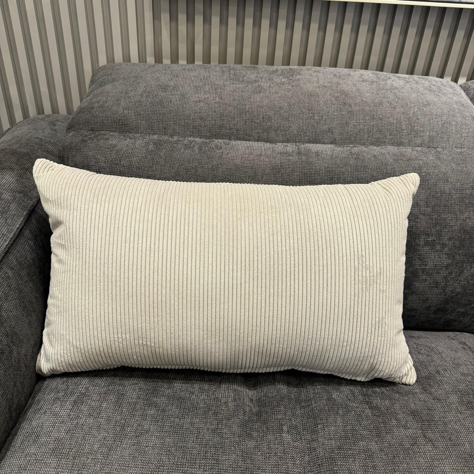 כרית נוי מלבנית קורדרוי שמנת