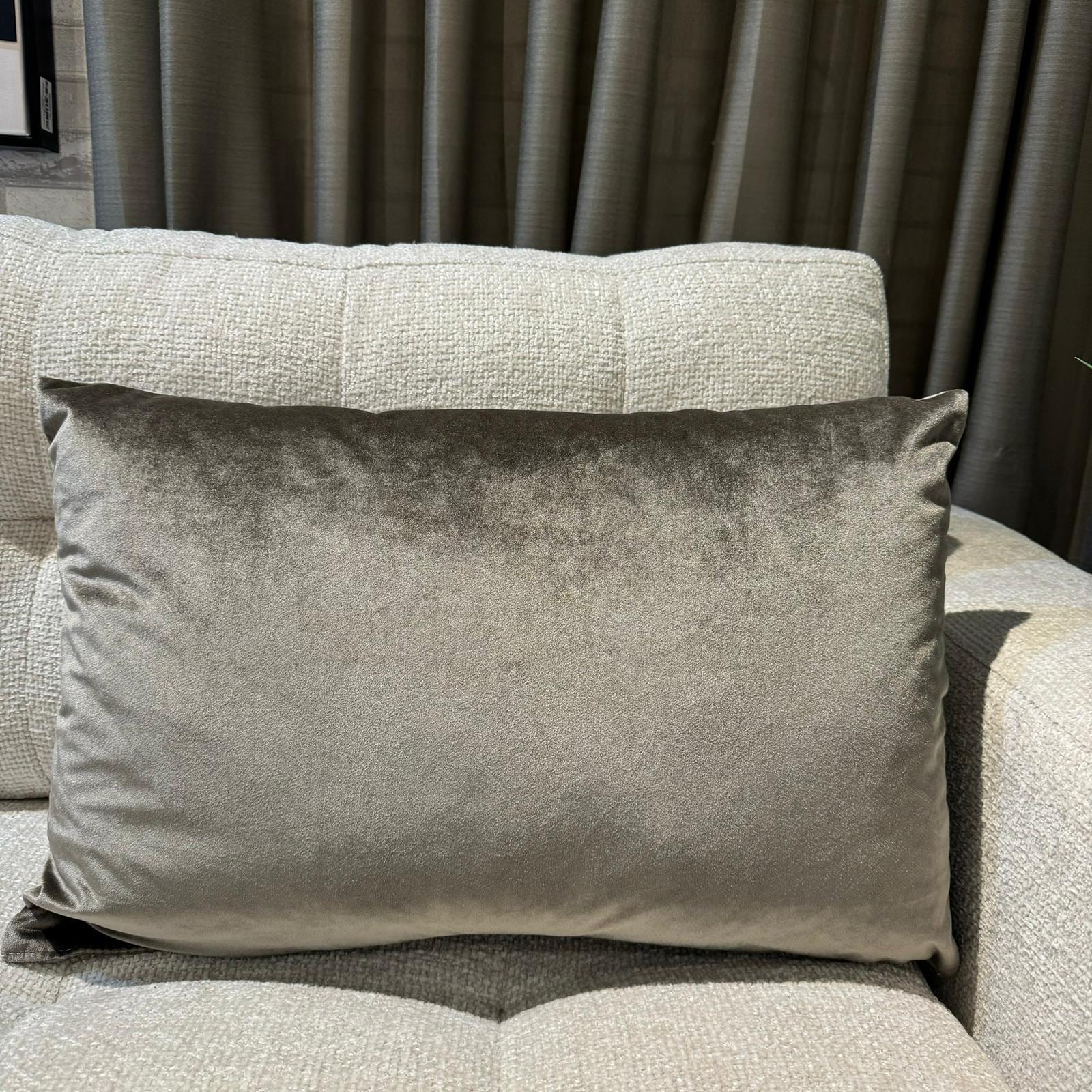 כרית נוי מלבנית קטיפה מוקה קפה