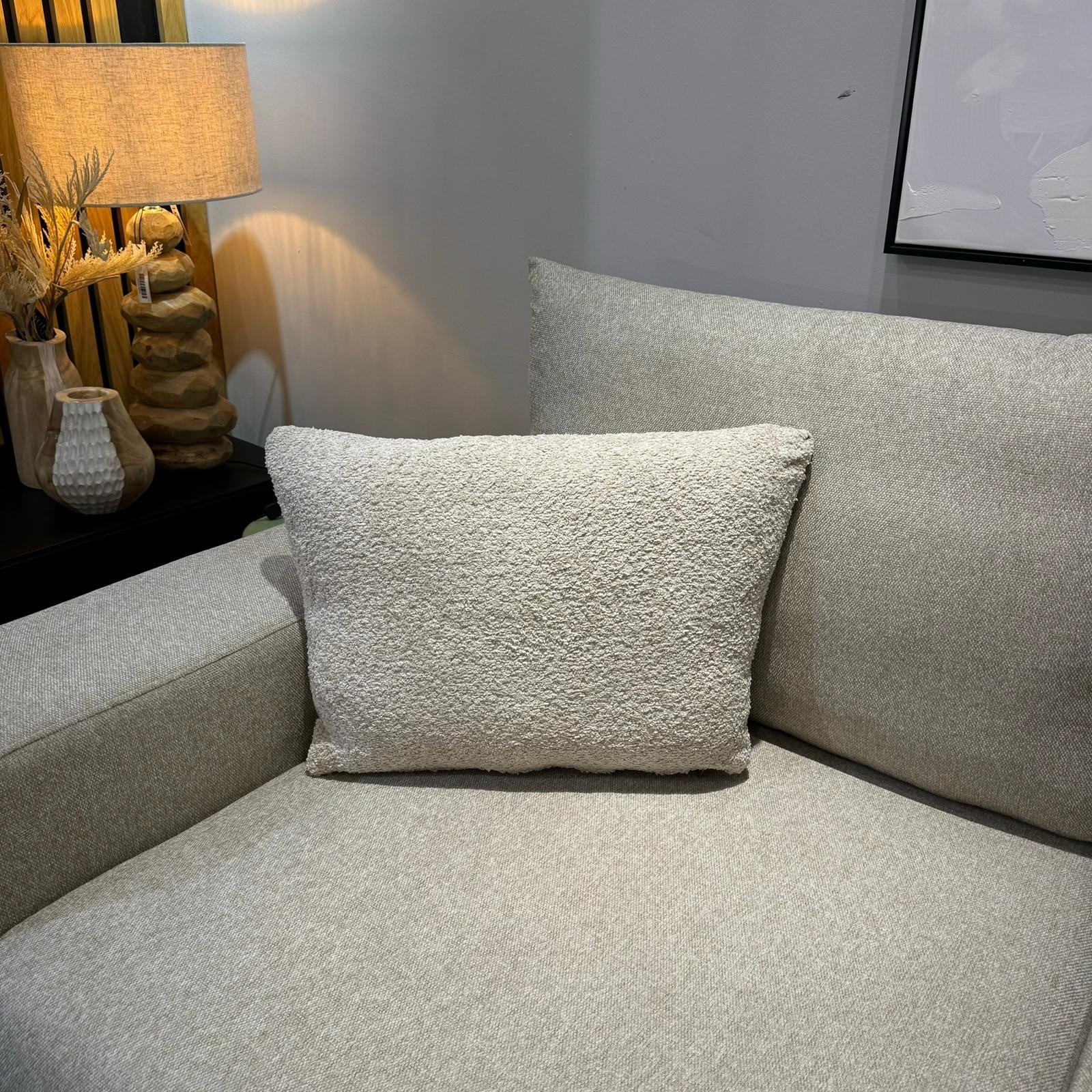 כרית נוי מלבנית בוקלה בז