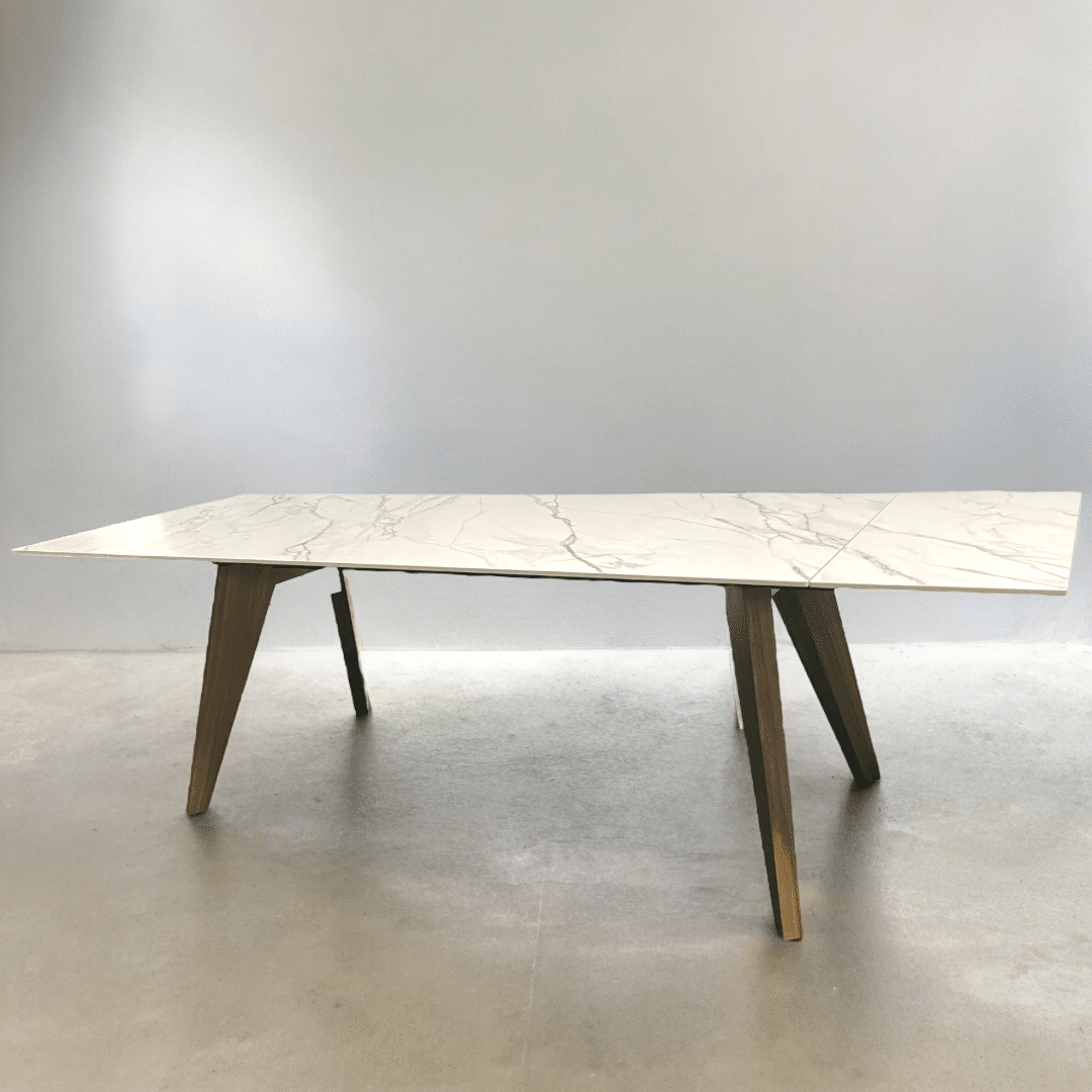 שולחן אוכל מרבל לבן נימים חומים נפתח רגל אגוז דגם הלן