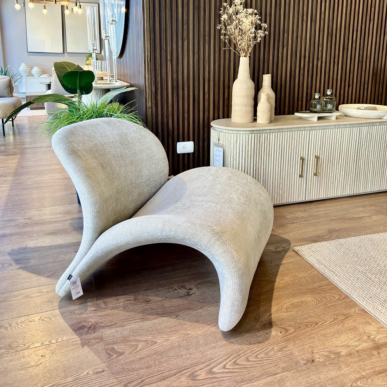 כורסא מוניקה בד אריג שמנת דגם גרייס