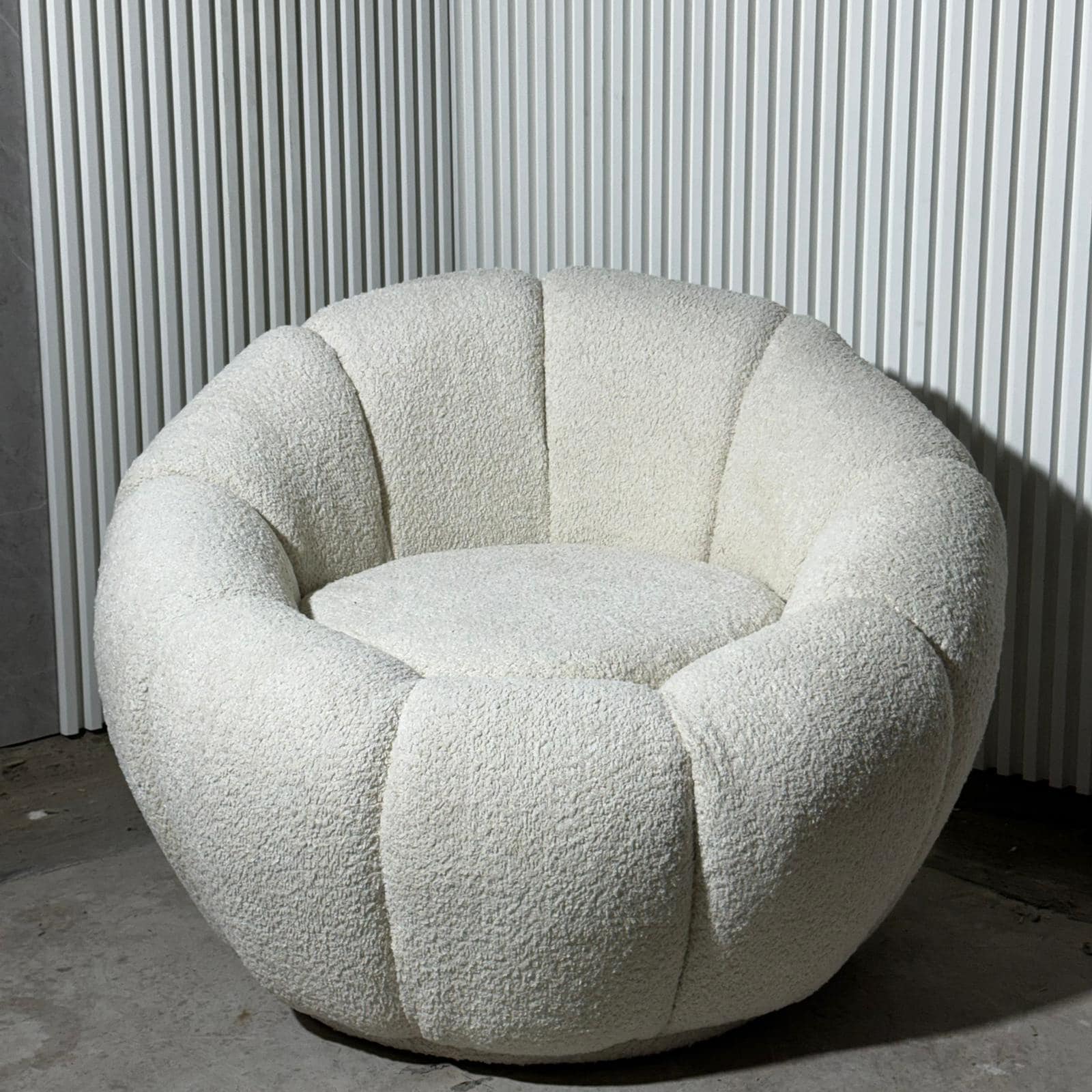 כורסא מעוגלת לבנה דגם פנורמה כורסא מעוגלת לבנה דגם פנורמה