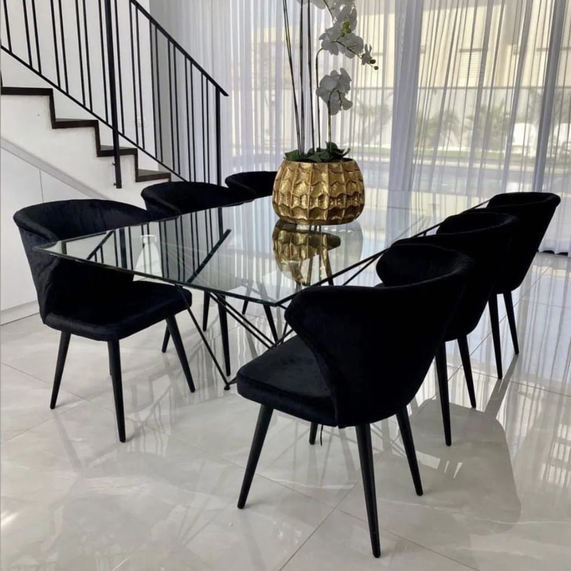 כיסא קטיפה שחור דגם דייל - חיסול! כיסא קטיפה שחור דגם דייל - חיסול!