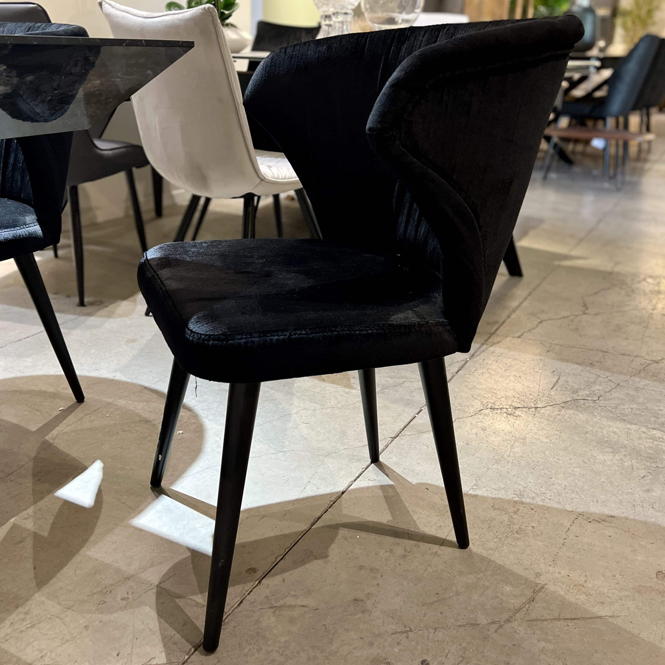 כיסא קטיפה שחור דגם דייל - חיסול! כיסא קטיפה שחור דגם דייל - חיסול!