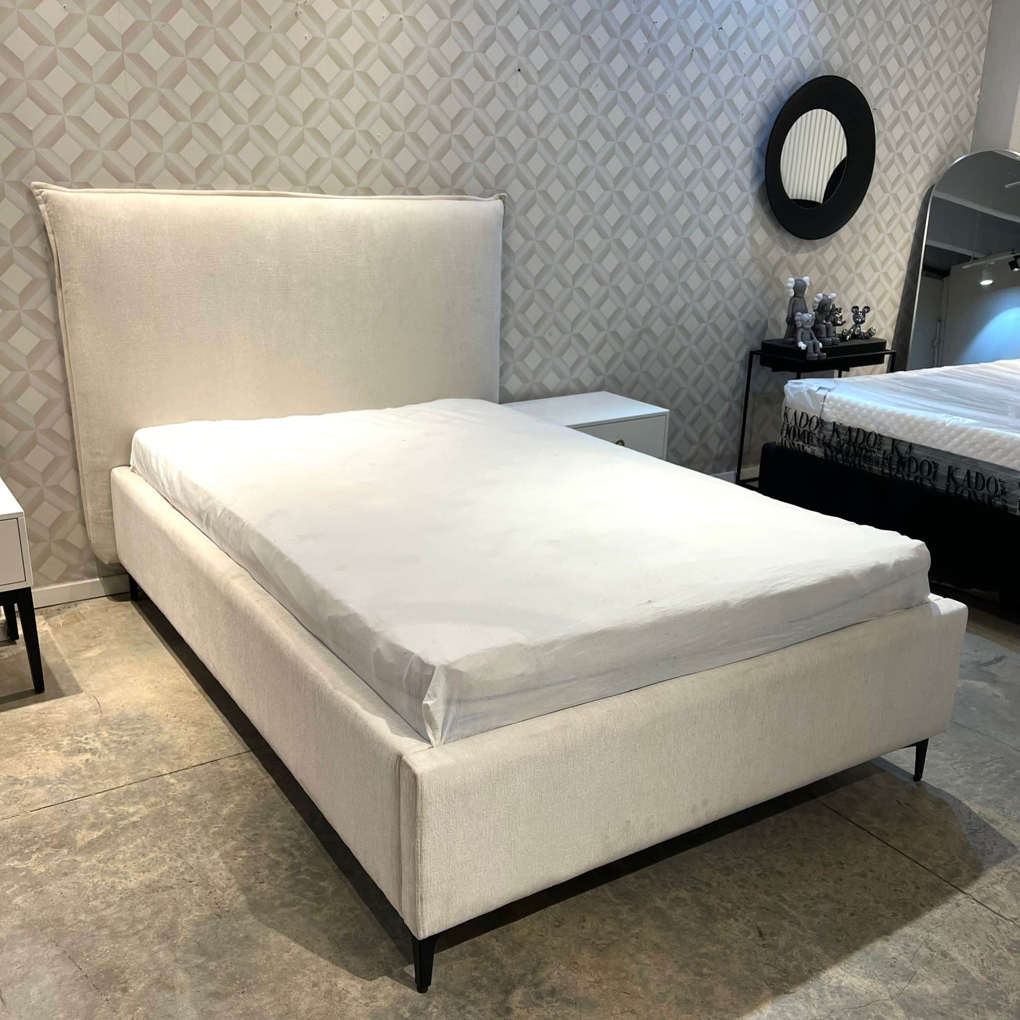 מיטה דגם סוהו בד אריג אבן מיטה דגם סוהו בד אריג אבן