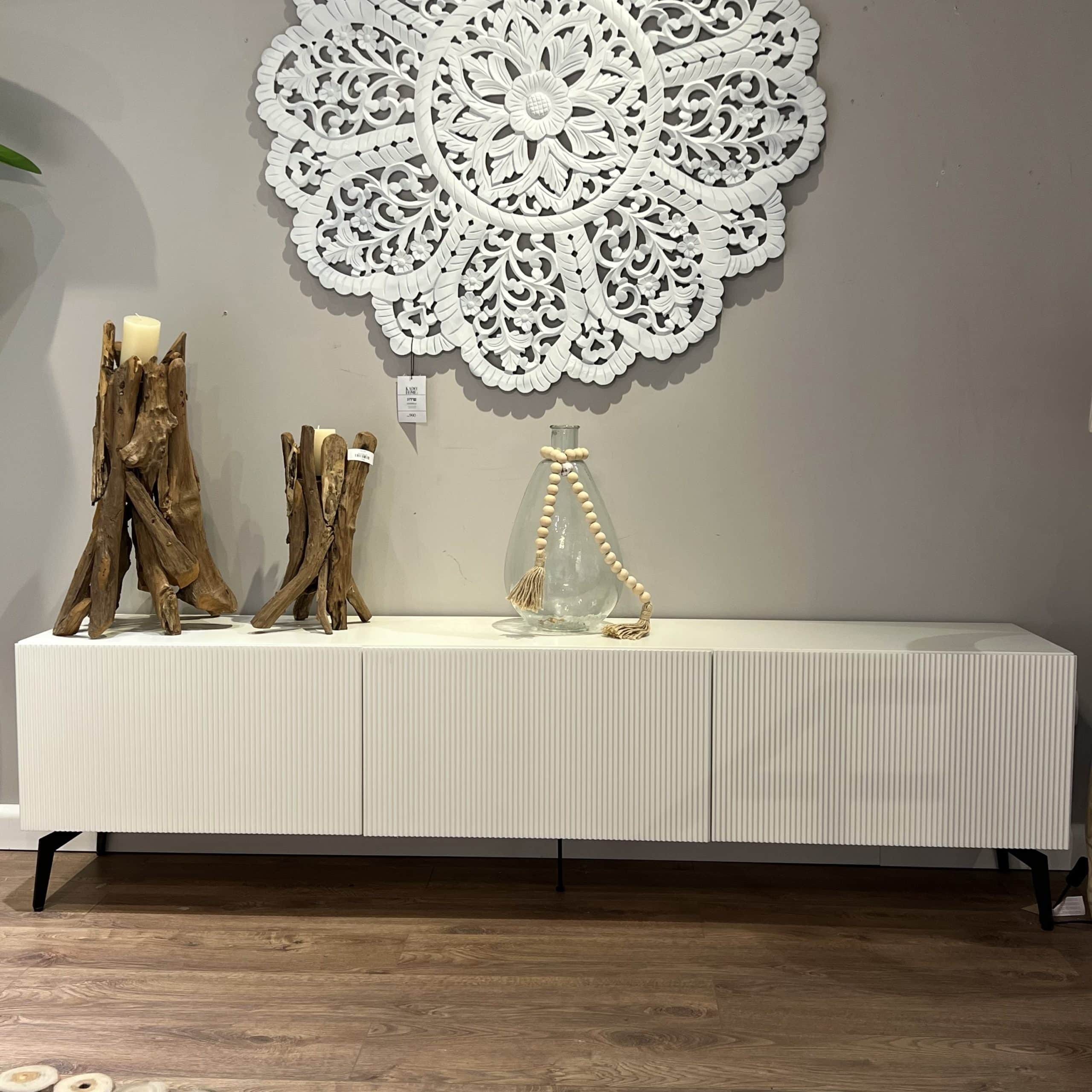 מזנון מעוצב דגם לאונרדו חריטה בגוון שמנת - עיצוב אישי (גודל עד 240, גוון לבחירה ממניפות טמבור ונירלט) מזנון מעוצב דגם לאונרדו חריטה בגוון שמנת - עיצוב אישי (גודל עד 240, גוון לבחירה ממניפות טמבור ונירלט)