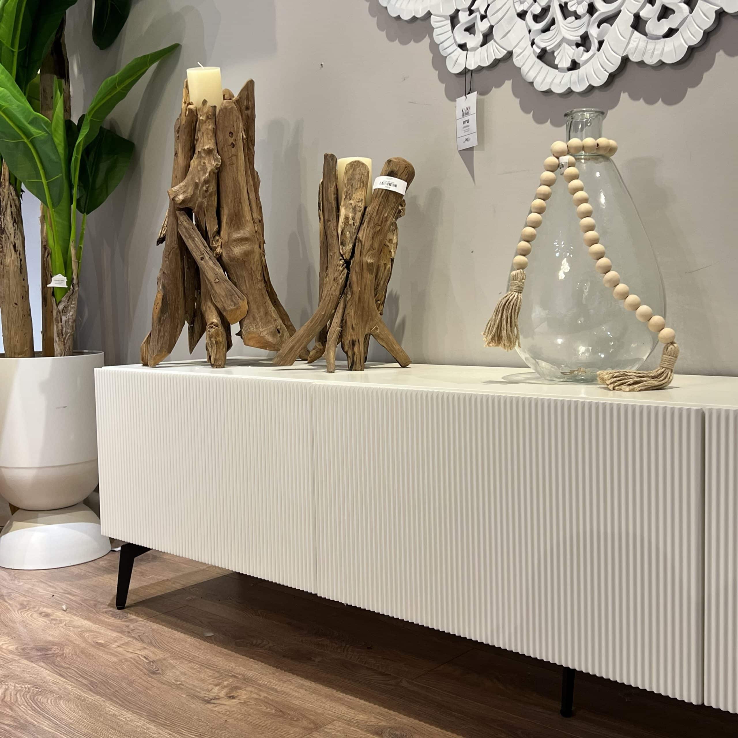 מזנון מעוצב דגם לאונרדו חריטה בגוון שמנת - עיצוב אישי (גודל עד 240, גוון לבחירה ממניפות טמבור ונירלט) מזנון מעוצב דגם לאונרדו חריטה בגוון שמנת - עיצוב אישי (גודל עד 240, גוון לבחירה ממניפות טמבור ונירלט)