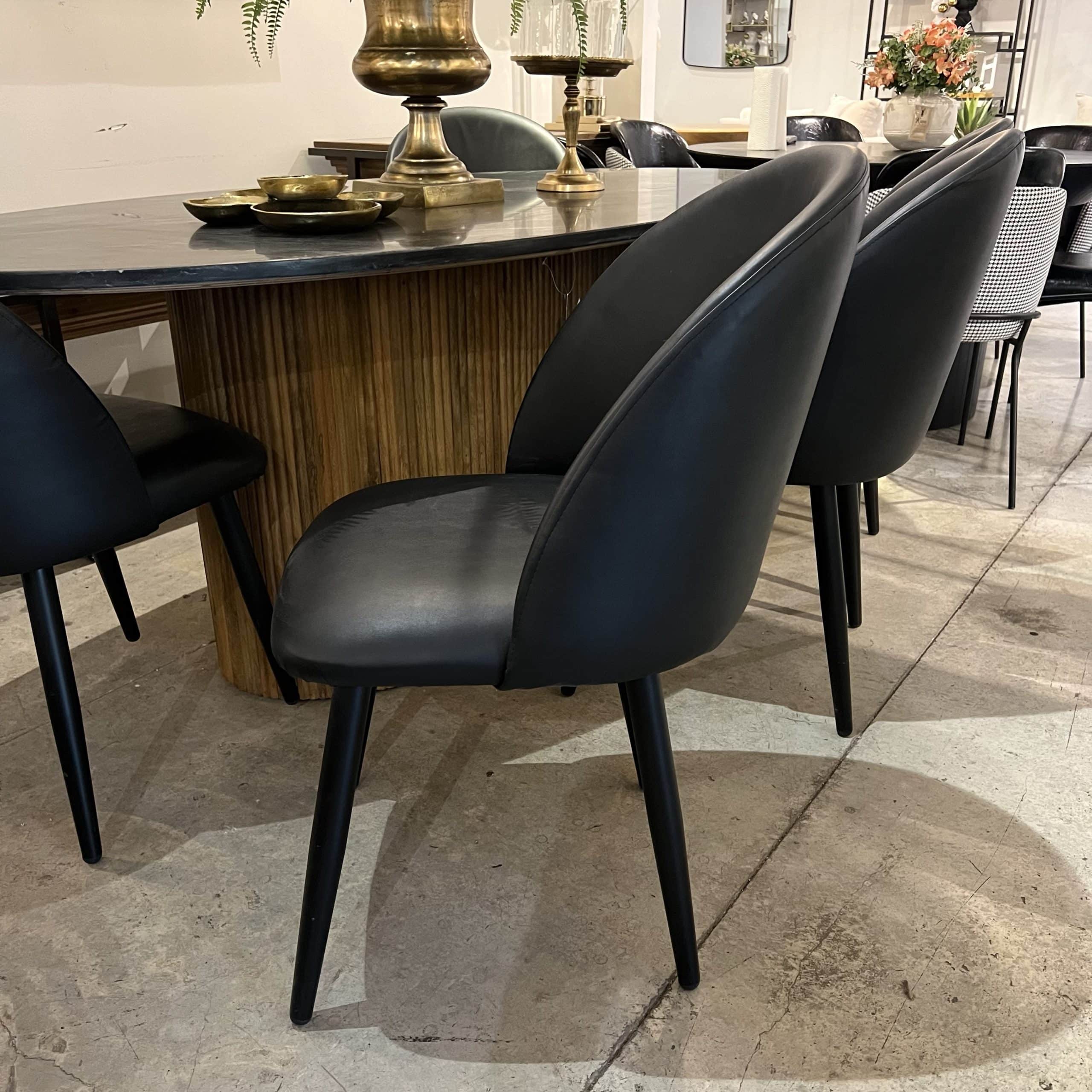 כסא דגם סטאר דמוי עור שחור במבצע חיסול!