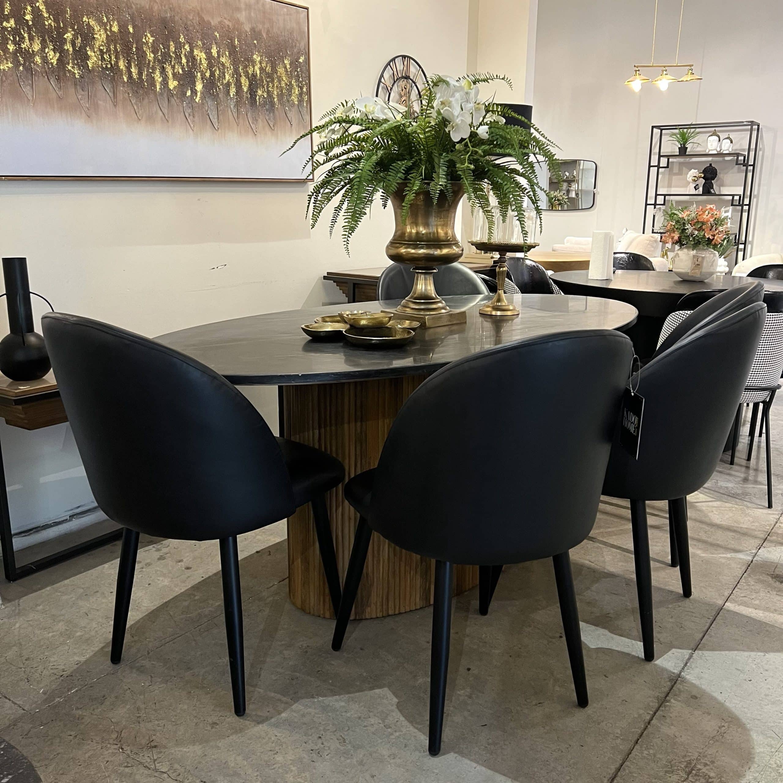 כסא דגם סטאר דמוי עור שחור במבצע חיסול!