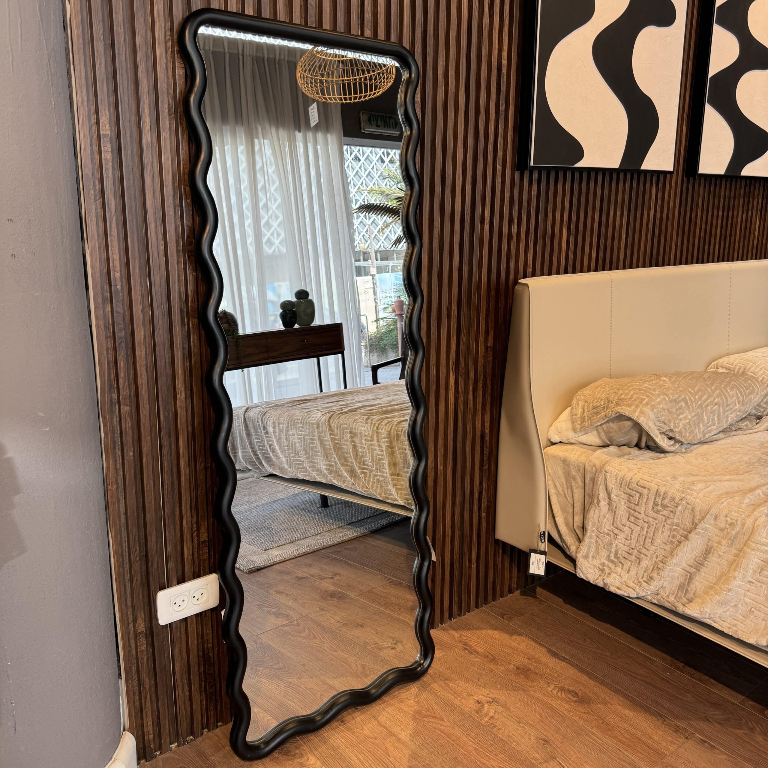 מראה עץ מלא מסגרת עץ גלים קטנים דגם מוריאל מראה עץ מלא מסגרת עץ גלים קטנים דגם מוריאל