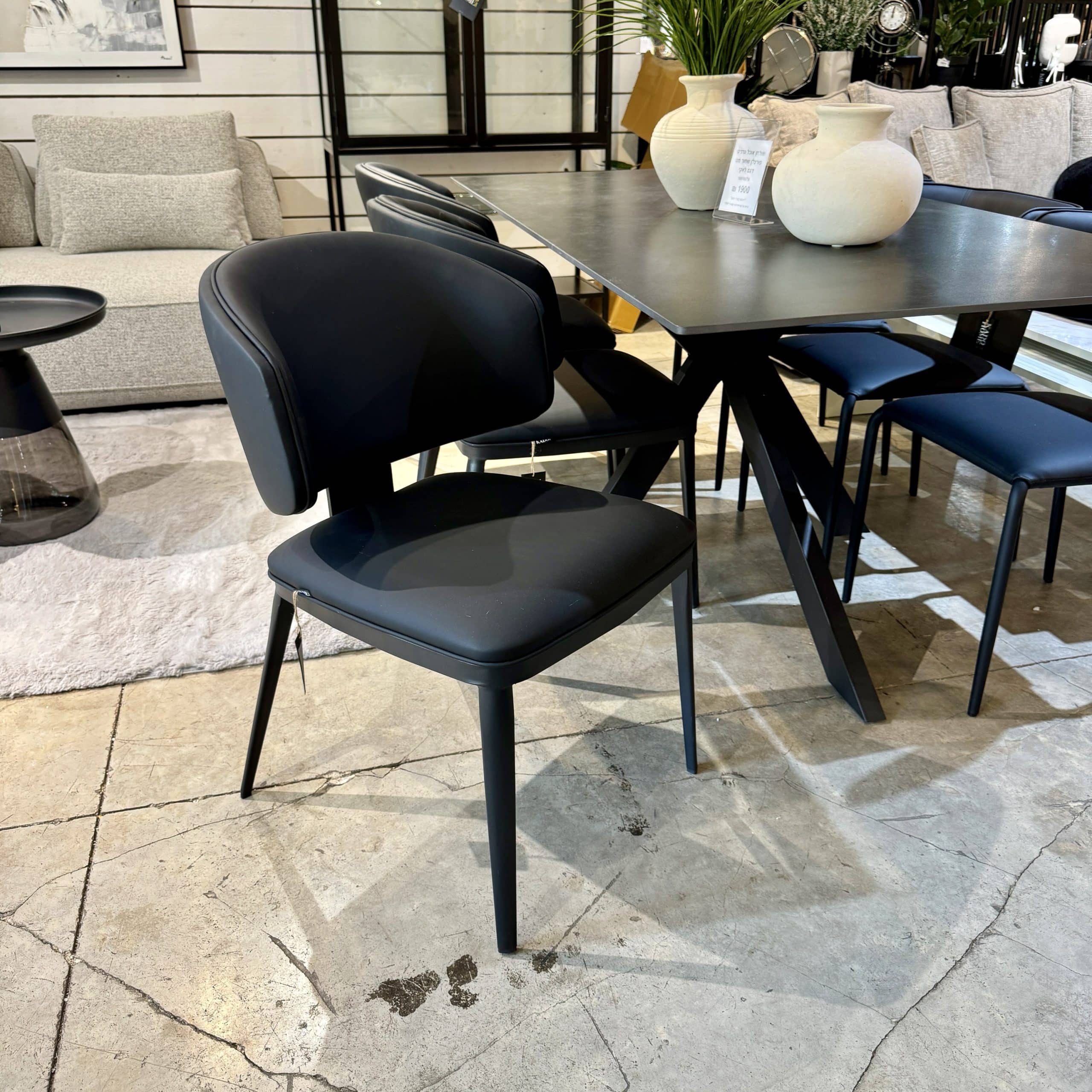 כיסא ונטו דמוי עור שחור דגם סופיטל -הזמנה מוקדמת | מלאי מתחדש 25.10.25 כיסא ונטו דמוי עור שחור דגם סופיטל -הזמנה מוקדמת | מלאי מתחדש 25.10.25