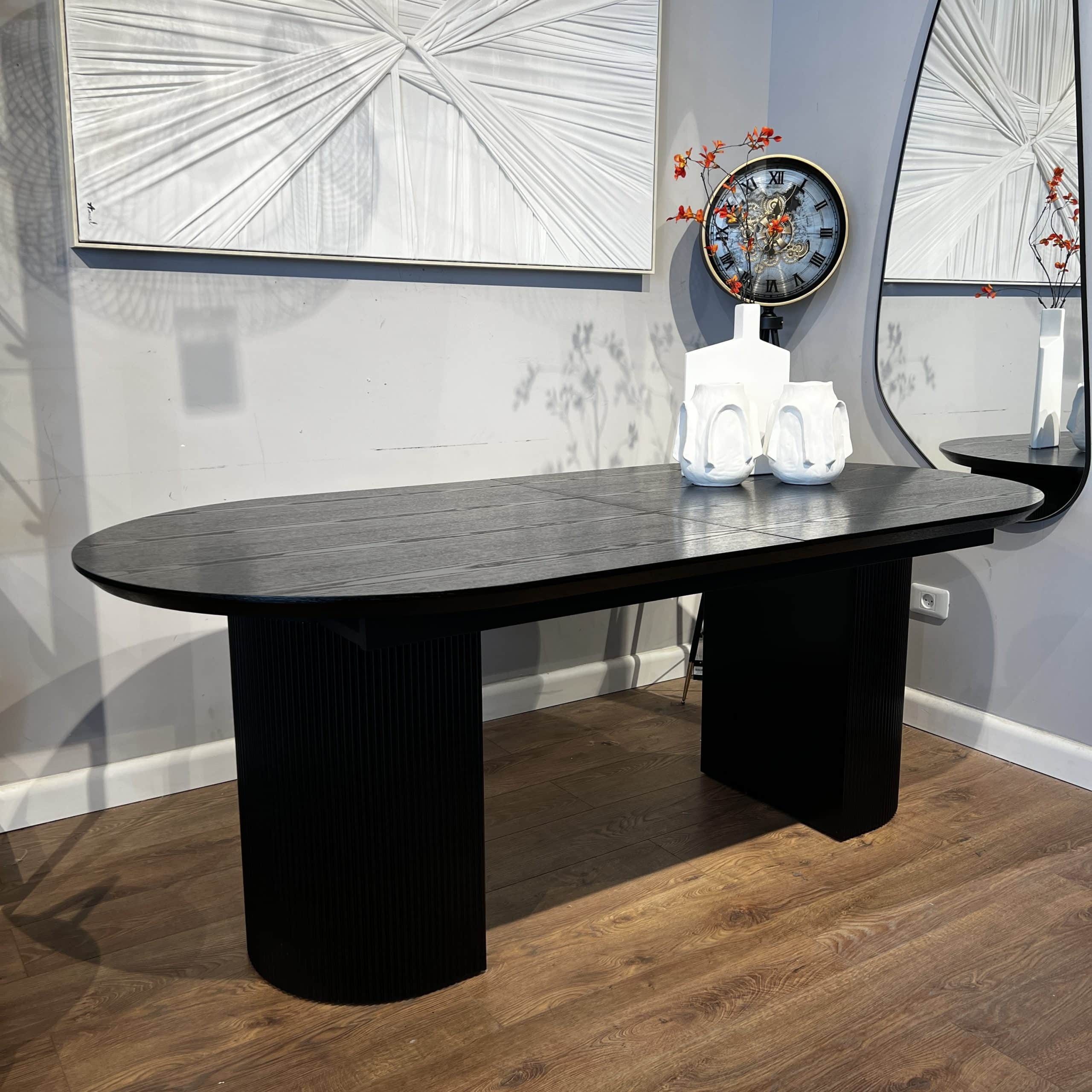 שולחן אוכל פינות מעוגלות רגליים עגולות שחור דגם אמה שולחן אוכל פינות מעוגלות רגליים עגולות שחור דגם אמה