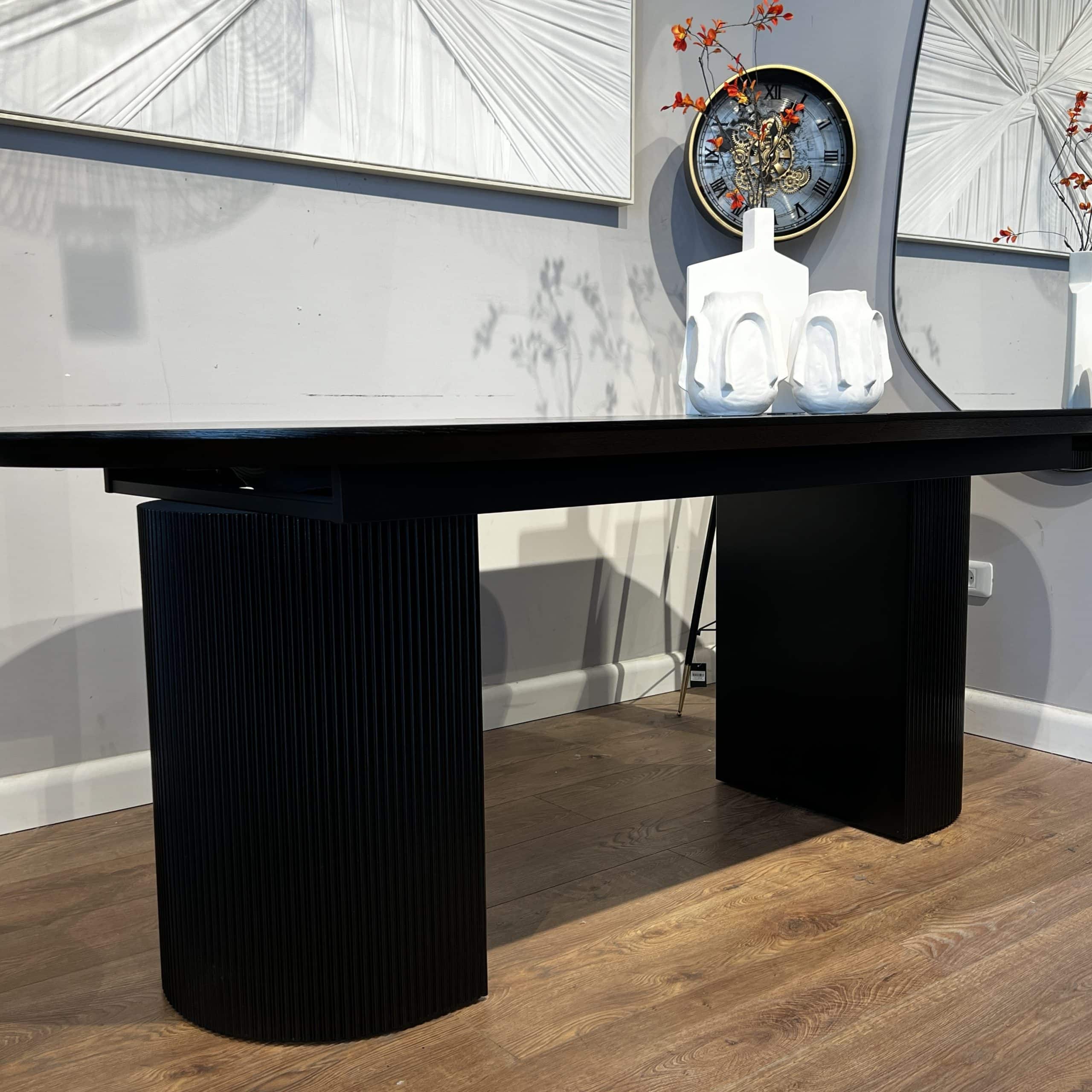 שולחן אוכל פינות מעוגלות רגליים עגולות שחור דגם אמה שולחן אוכל פינות מעוגלות רגליים עגולות שחור דגם אמה