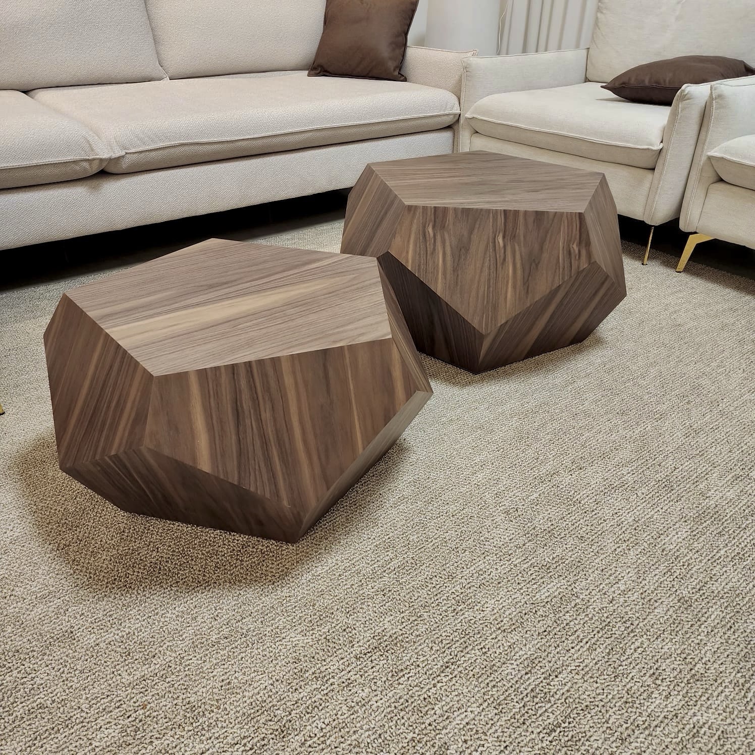 שולחן סלון אגוז אמריקאי דגם דיימונד שולחן סלון אגוז אמריקאי דגם דיימונד