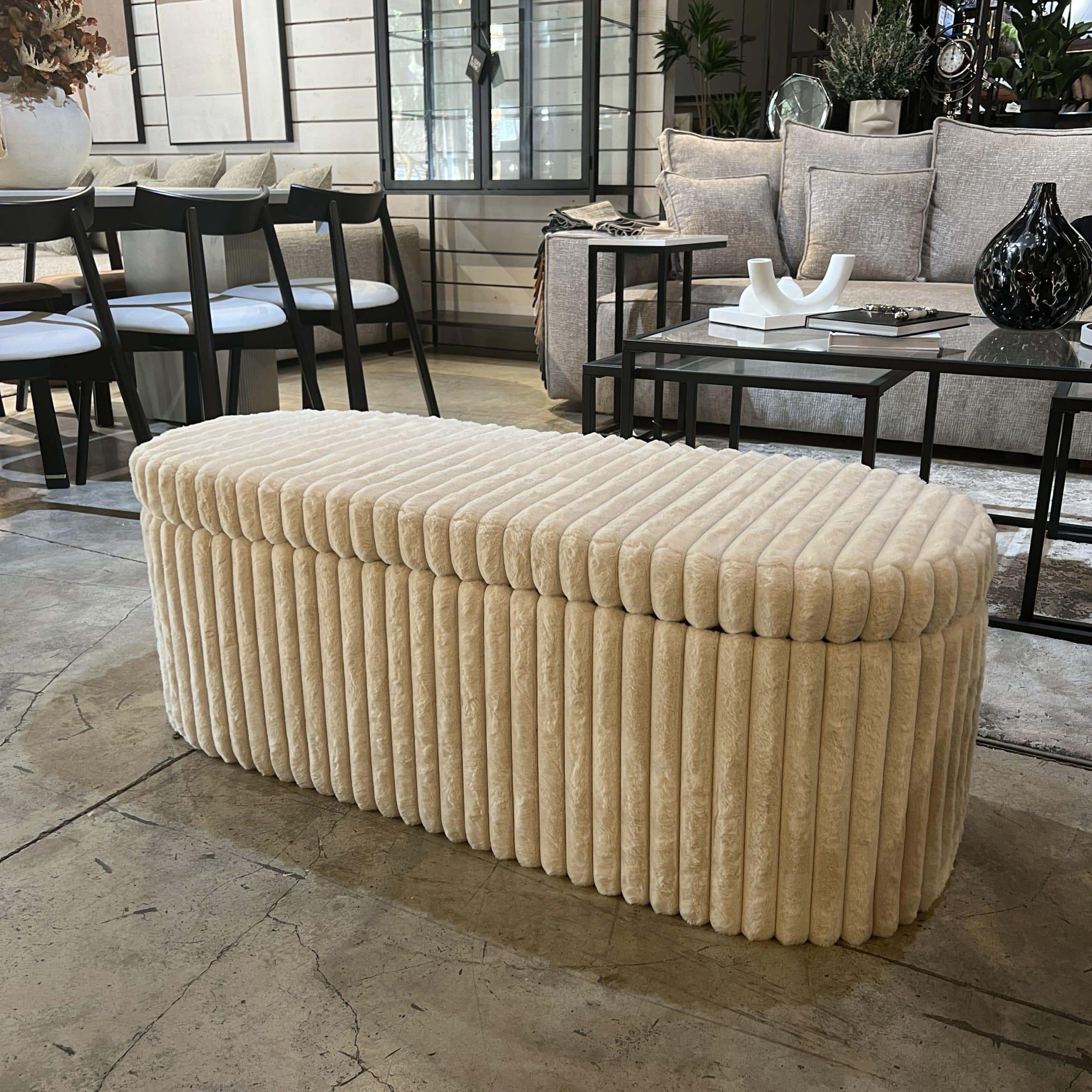 הדום ספסל אחסון פרוותי ומתכת דגם סטרקט הדום ספסל אחסון פרוותי ומתכת דגם סטרקט