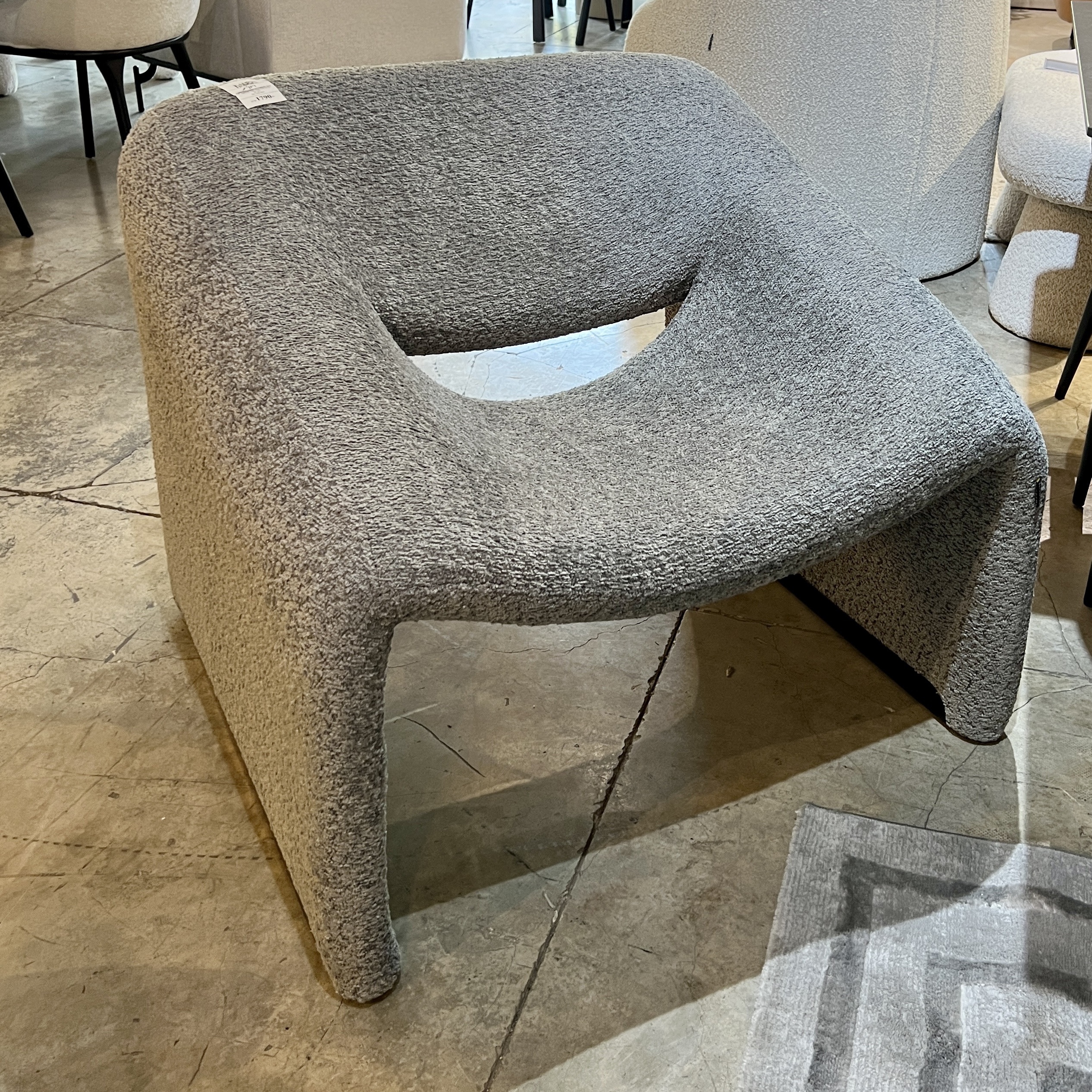 כורסא מעוצבת מילי בוקלה אפור דגם ויקי כורסא מעוצבת מילי בוקלה אפור דגם ויקי