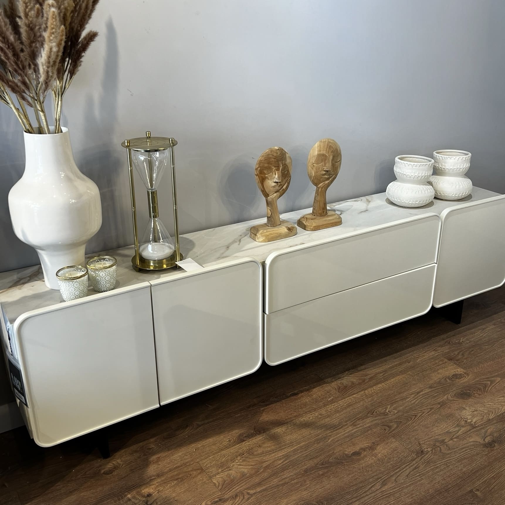 מזנון יוקרתי דגם אמילי | בעיצוב אישי מזנון יוקרתי דגם אמילי | בעיצוב אישי