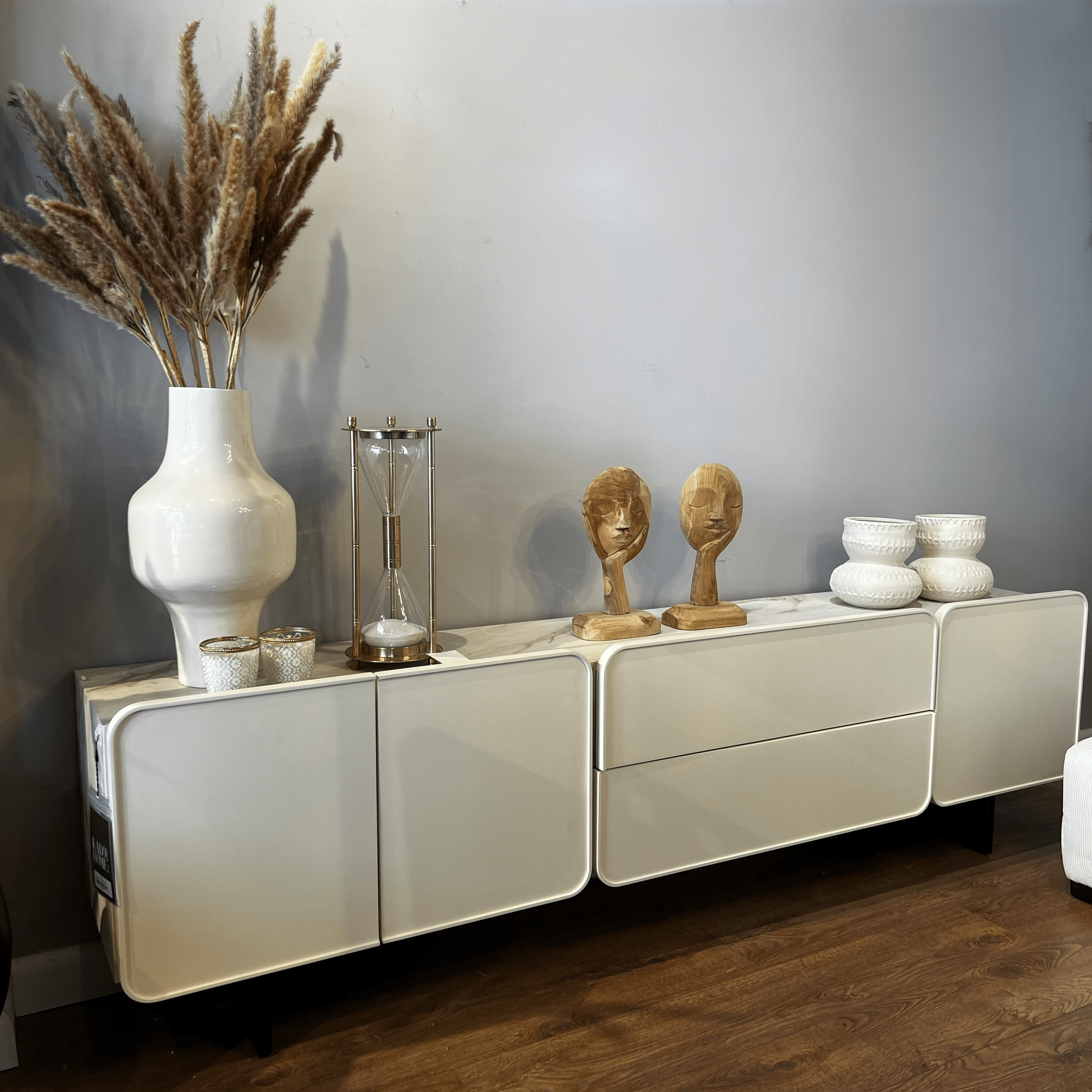 מזנון יוקרתי דגם אמילי | בעיצוב אישי מזנון יוקרתי דגם אמילי | בעיצוב אישי