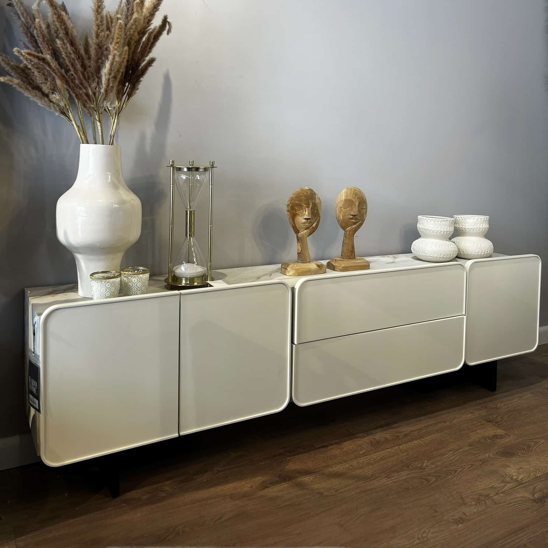 מזנון יוקרתי דגם אמילי | בעיצוב אישי מזנון יוקרתי דגם אמילי | בעיצוב אישי