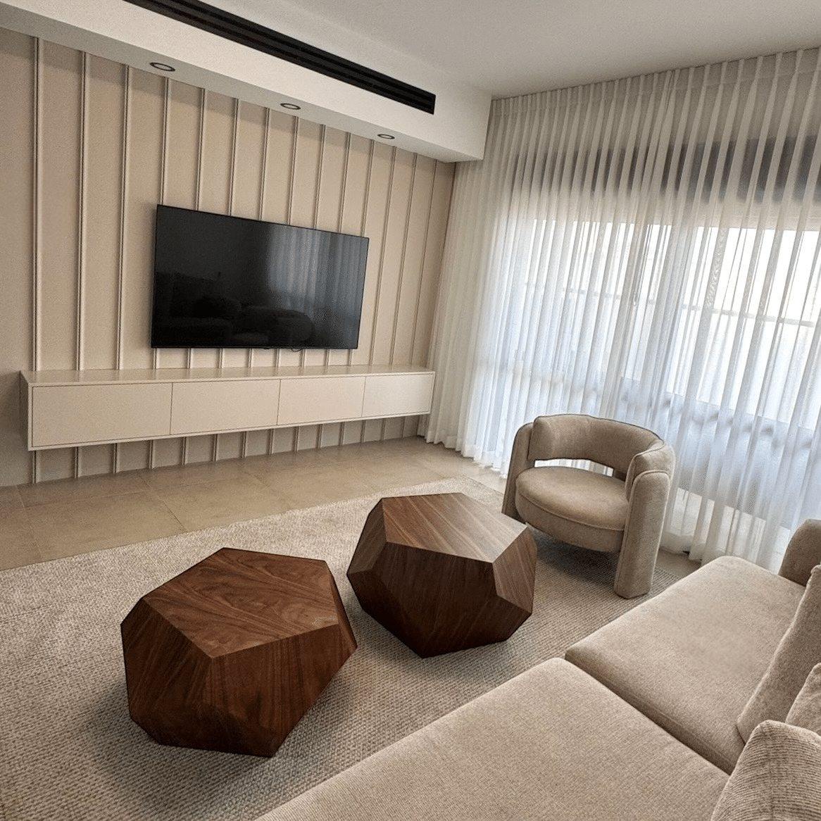 שולחן סלון אגוז אמריקאי דגם דיימונד שולחן סלון אגוז אמריקאי דגם דיימונד