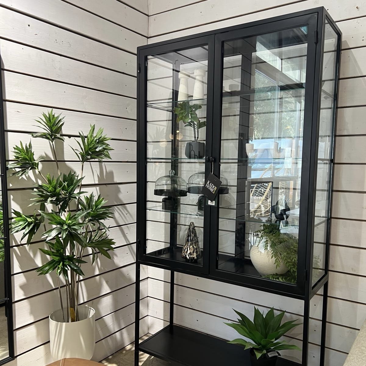 ויטרינה מסגרת מתכת דגם גולי ויטרינה מסגרת מתכת דגם גולי