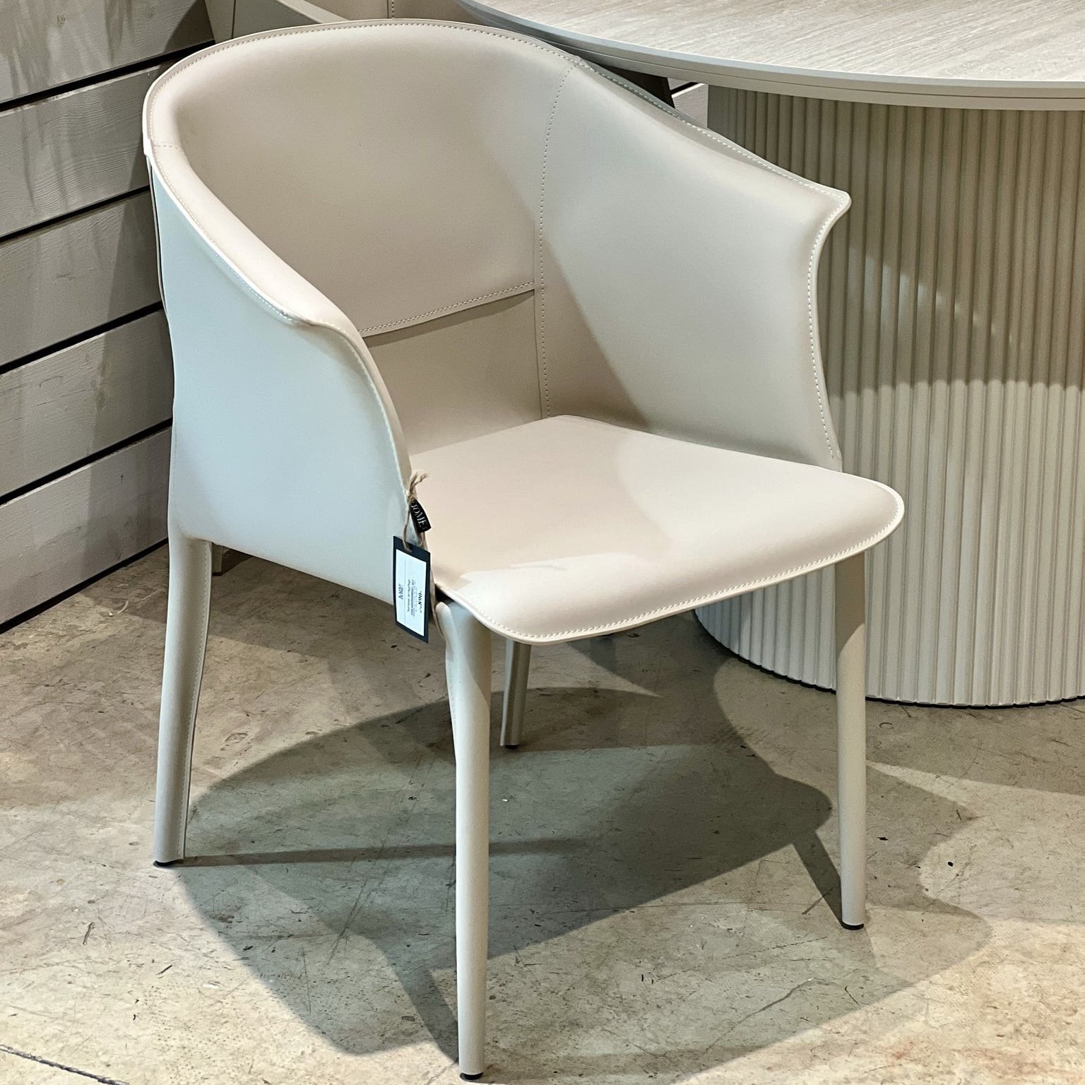 כיסא יוקרתי אלטה דמוי עור אבן דגם סופיטל כיסא יוקרתי אלטה דמוי עור אבן דגם סופיטל