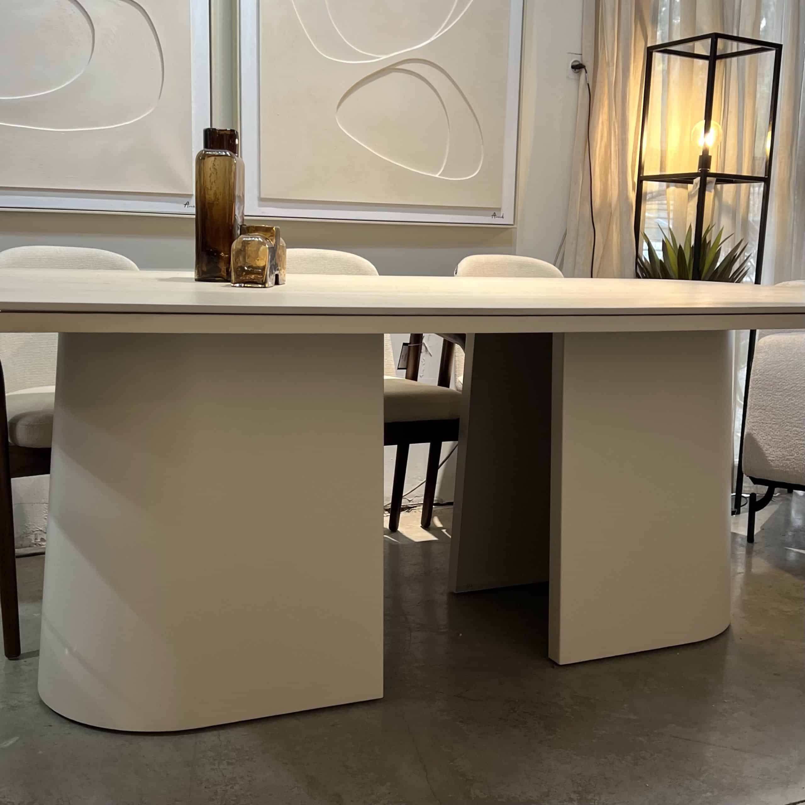 שולחן אוכל מעוצב טרוורטין רגל שמנת דגם סופיטל שולחן אוכל מעוצב טרוורטין רגל שמנת דגם סופיטל