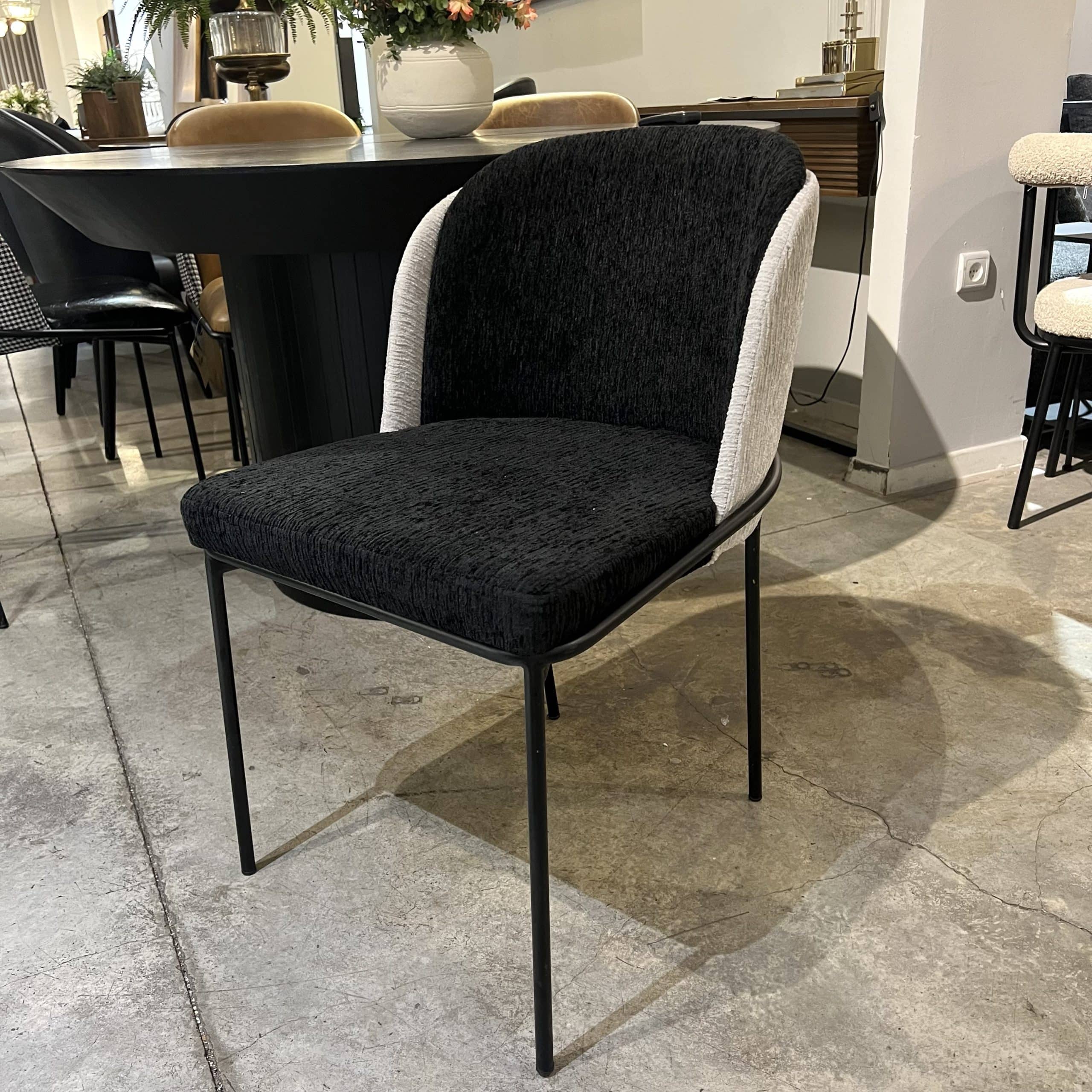 כיסא מושב וגב בשחור ומעטפת בשמנת דגם איתי כיסא מושב וגב בשחור ומעטפת בשמנת דגם איתי