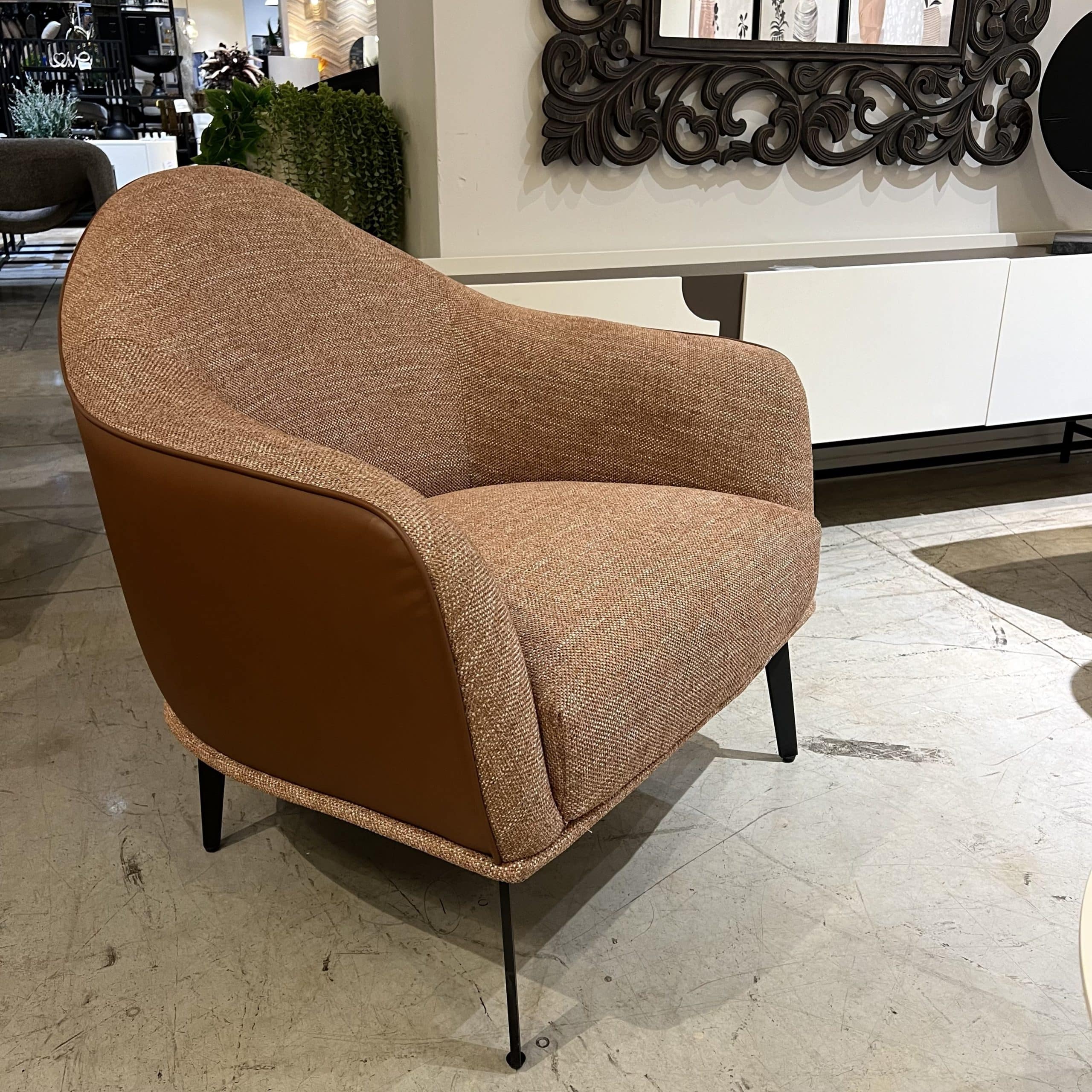 כורסא דגם רונית דמוי עור חום אריג חום כתום - חיסול!