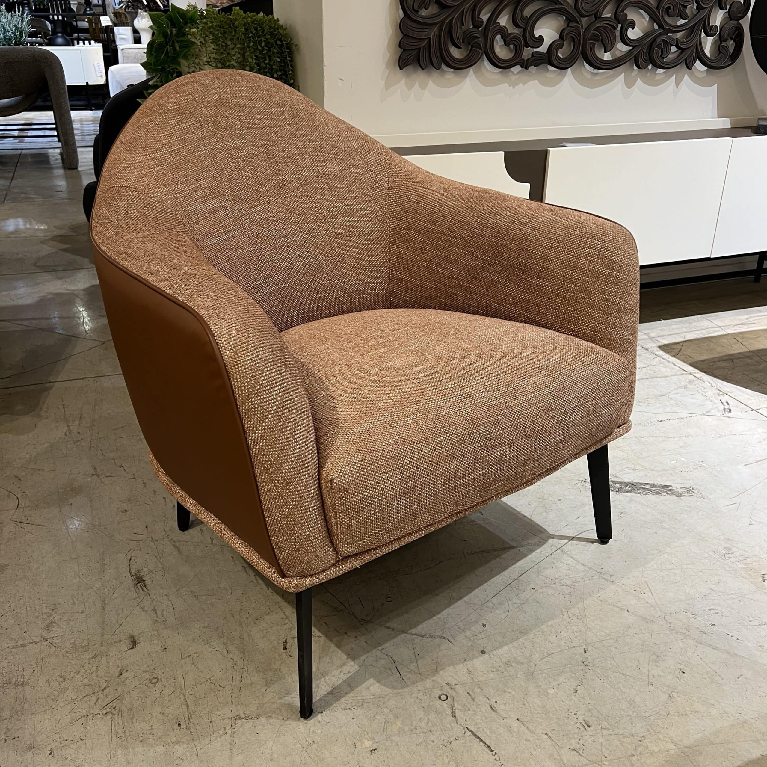 כורסא דגם רונית דמוי עור חום אריג חום כתום - חיסול!