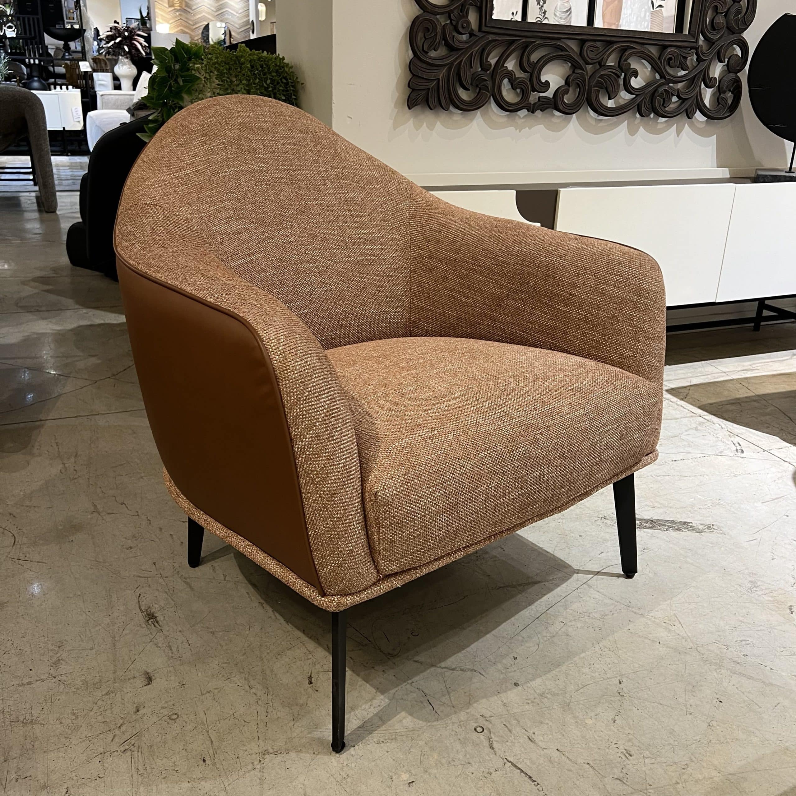 כורסא דגם רונית דמוי עור חום אריג חום כתום - חיסול!