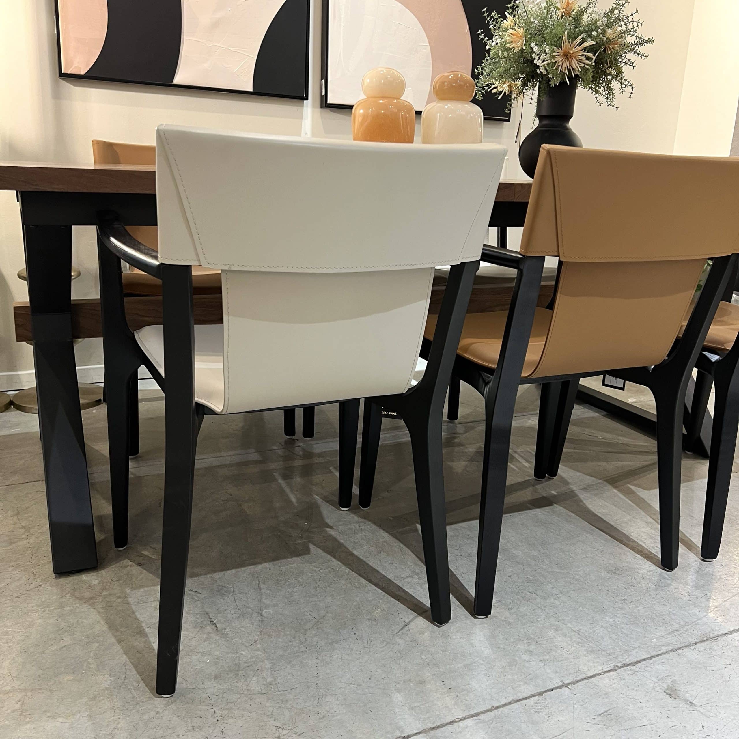 כיסא כורסא ברטין עור אבן עץ שחור דגם סופיטל כיסא כורסא ברטין עור אבן עץ שחור דגם סופיטל