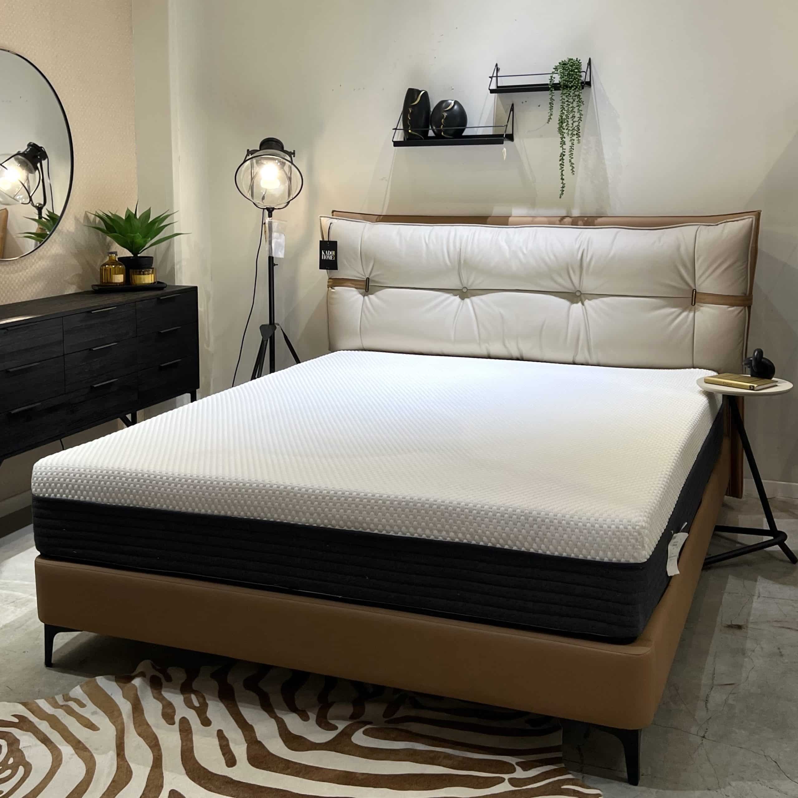 מיטה דגם קררה עור תעשייתי משולב כאמל ובז מיטה דגם קררה עור תעשייתי משולב כאמל ובז