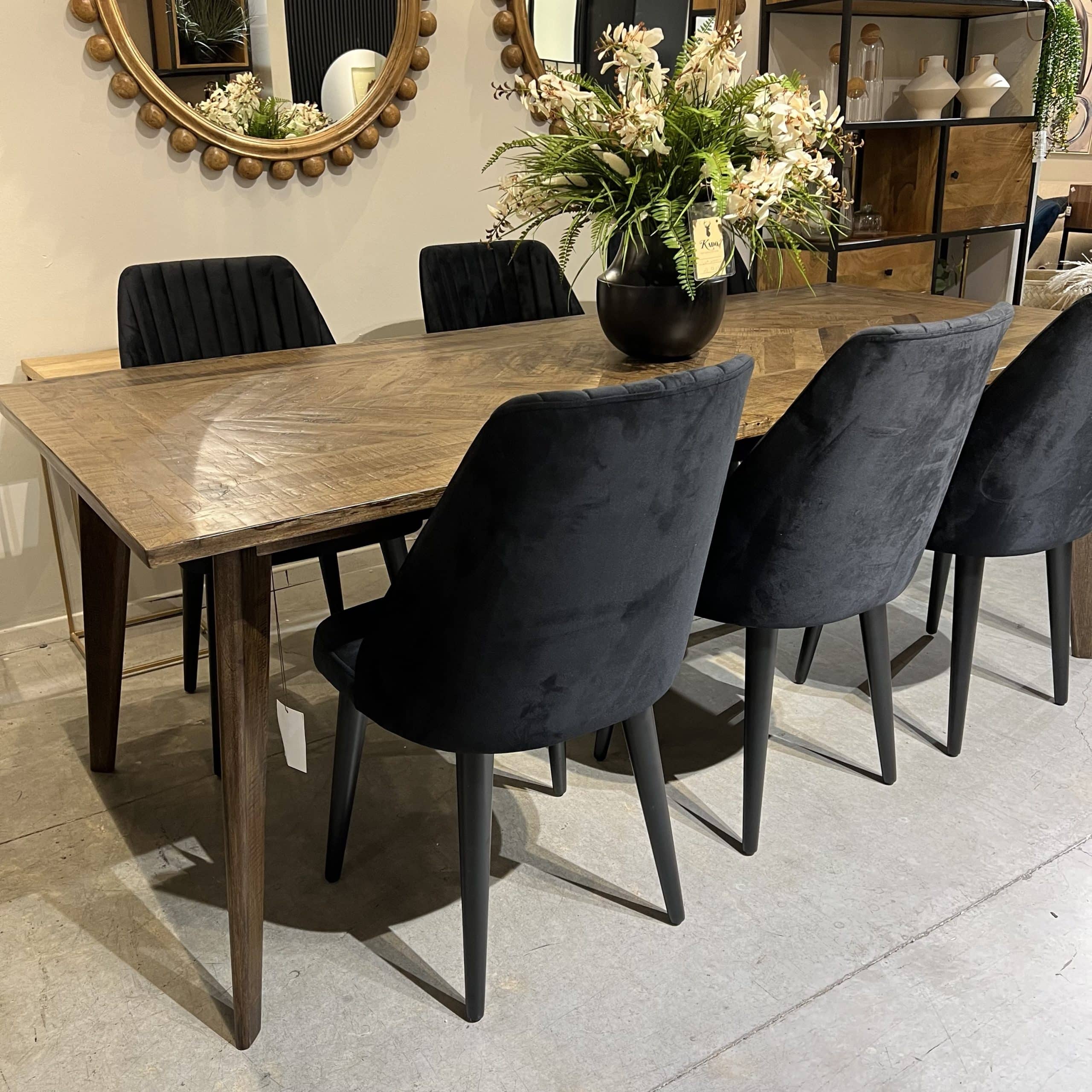 כיסא פינת אוכל שחור דגם ולנסיה במבצע