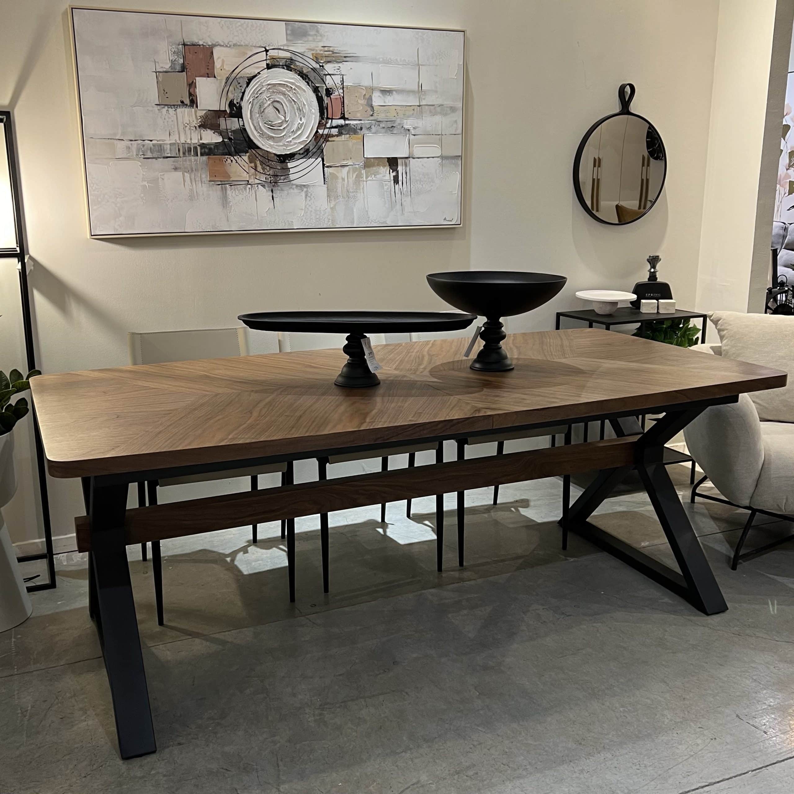 שולחן פינת אוכל אגוז אמריקאי פישבון רגל ברזל שחור דגם אמה