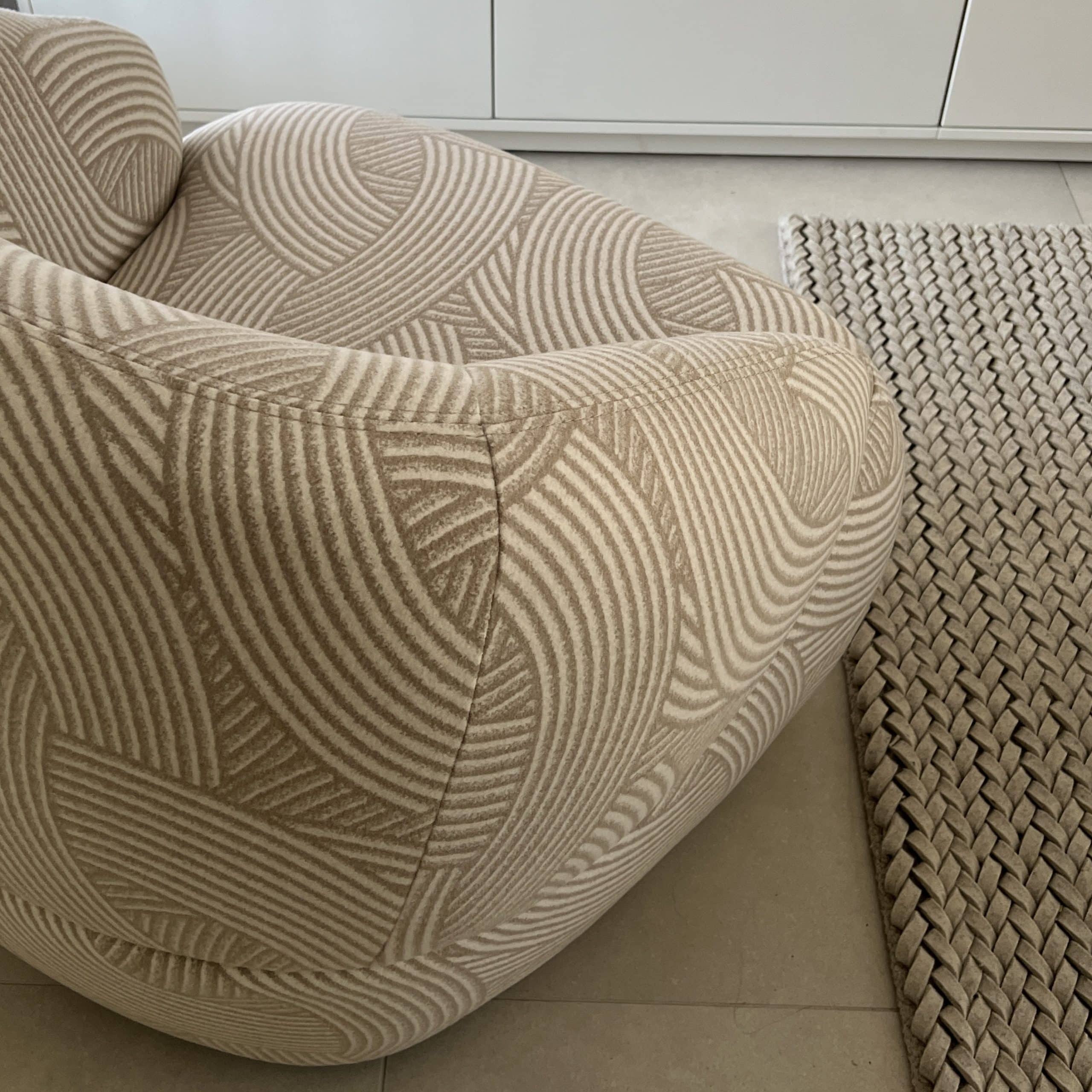 כורסא מסתובבת דגם ביל אריג בז משולב שמנת SALE!