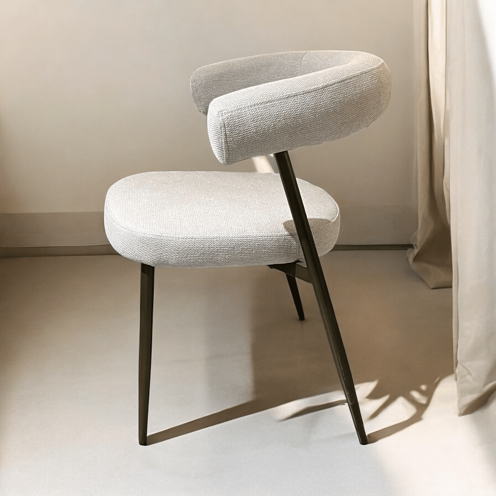 כסא מעוצב גוזי אריג אבן רגל ברונזה דגם סופיטל- יחידה אחרונה ! (סניף נתניה עודפים) כסא מעוצב גוזי אריג אבן רגל ברונזה דגם סופיטל- יחידה אחרונה ! (סניף נתניה עודפים)