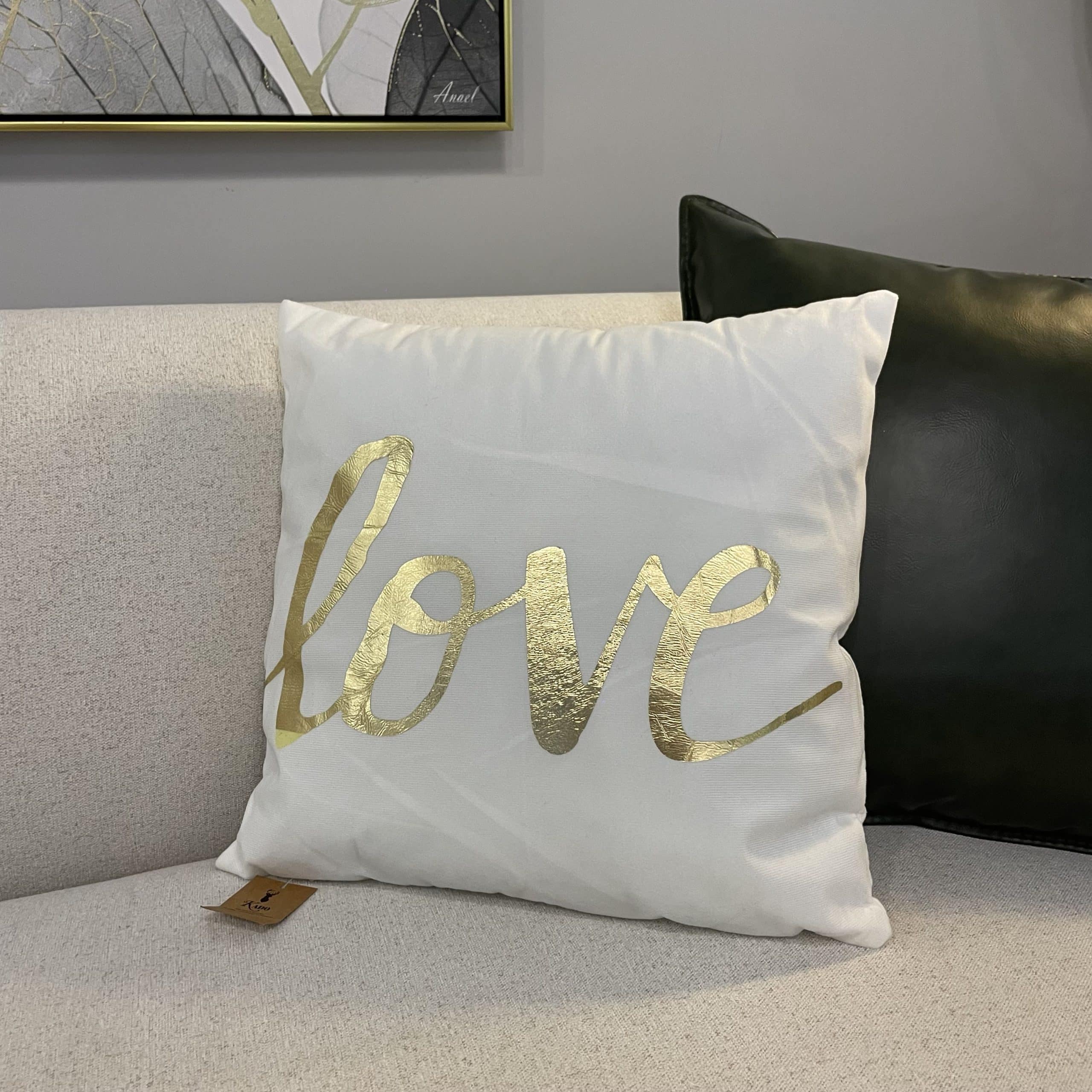 כרית נוי שמנת זהב 45/45 LOVE - חיסול מלאי! כרית נוי שמנת זהב 45/45 LOVE - חיסול מלאי!