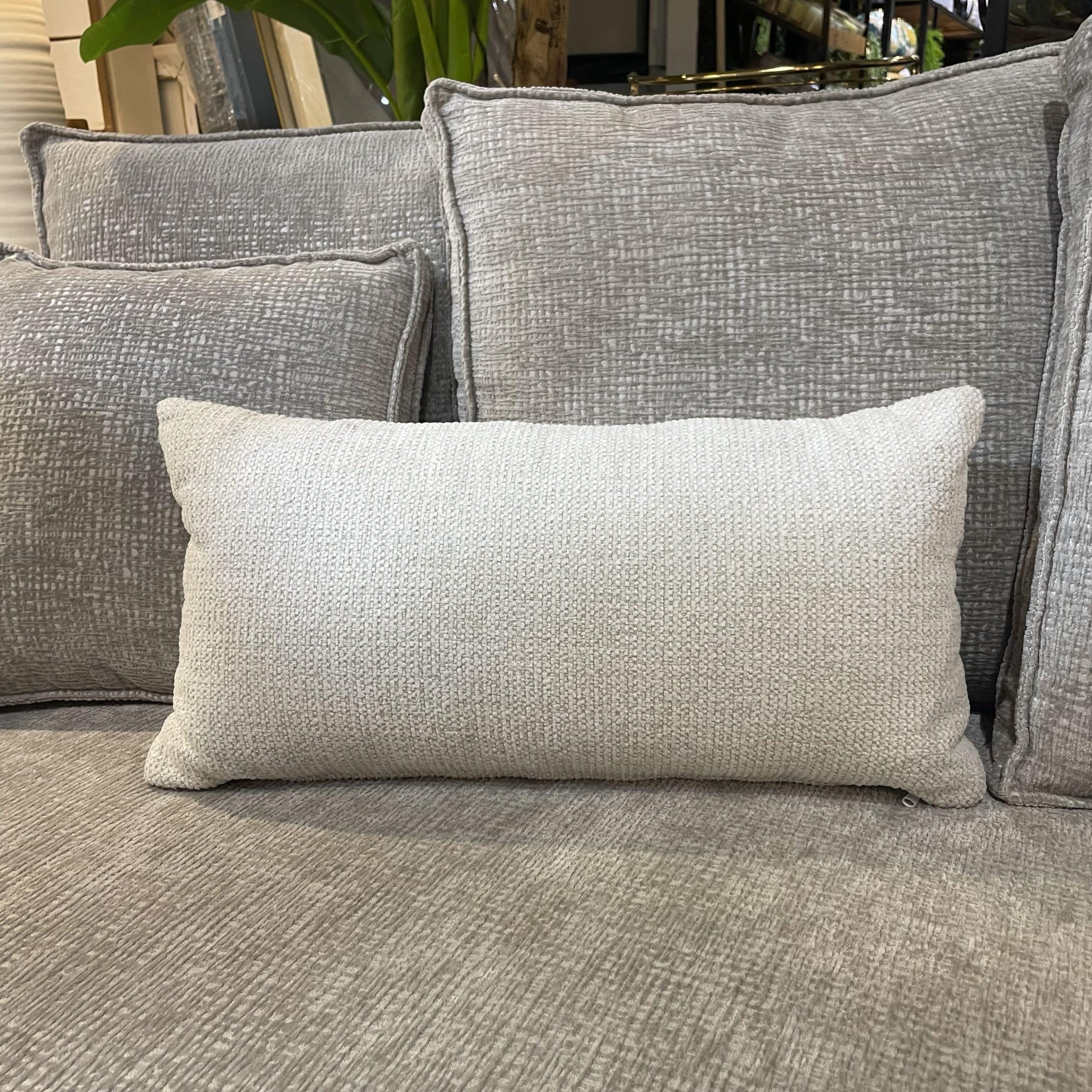 כרית נוי מלבנית אריג שמנת