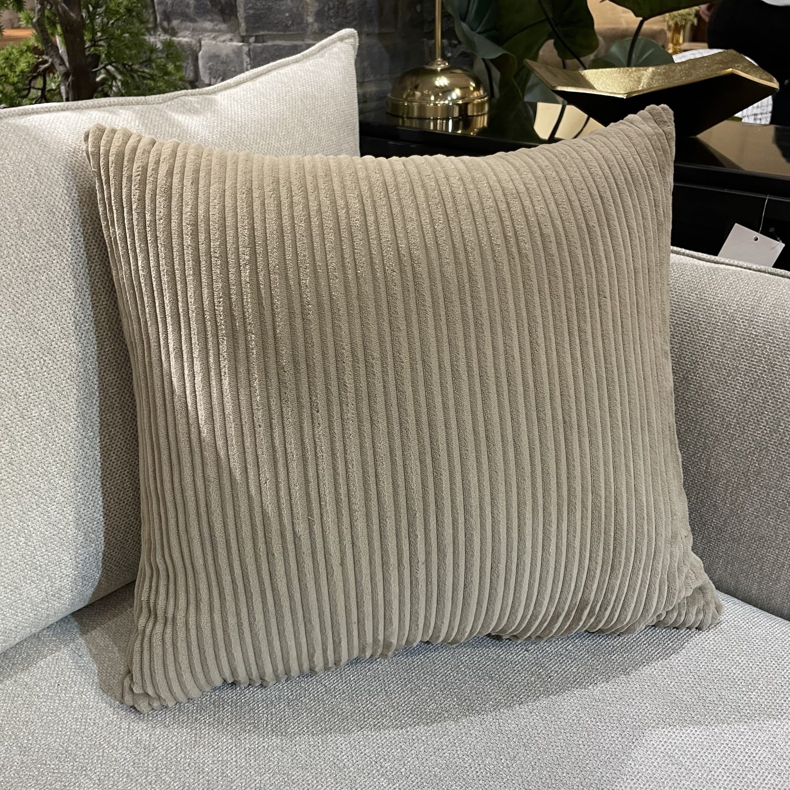 כרית נוי מרובעת בז קורדרוי