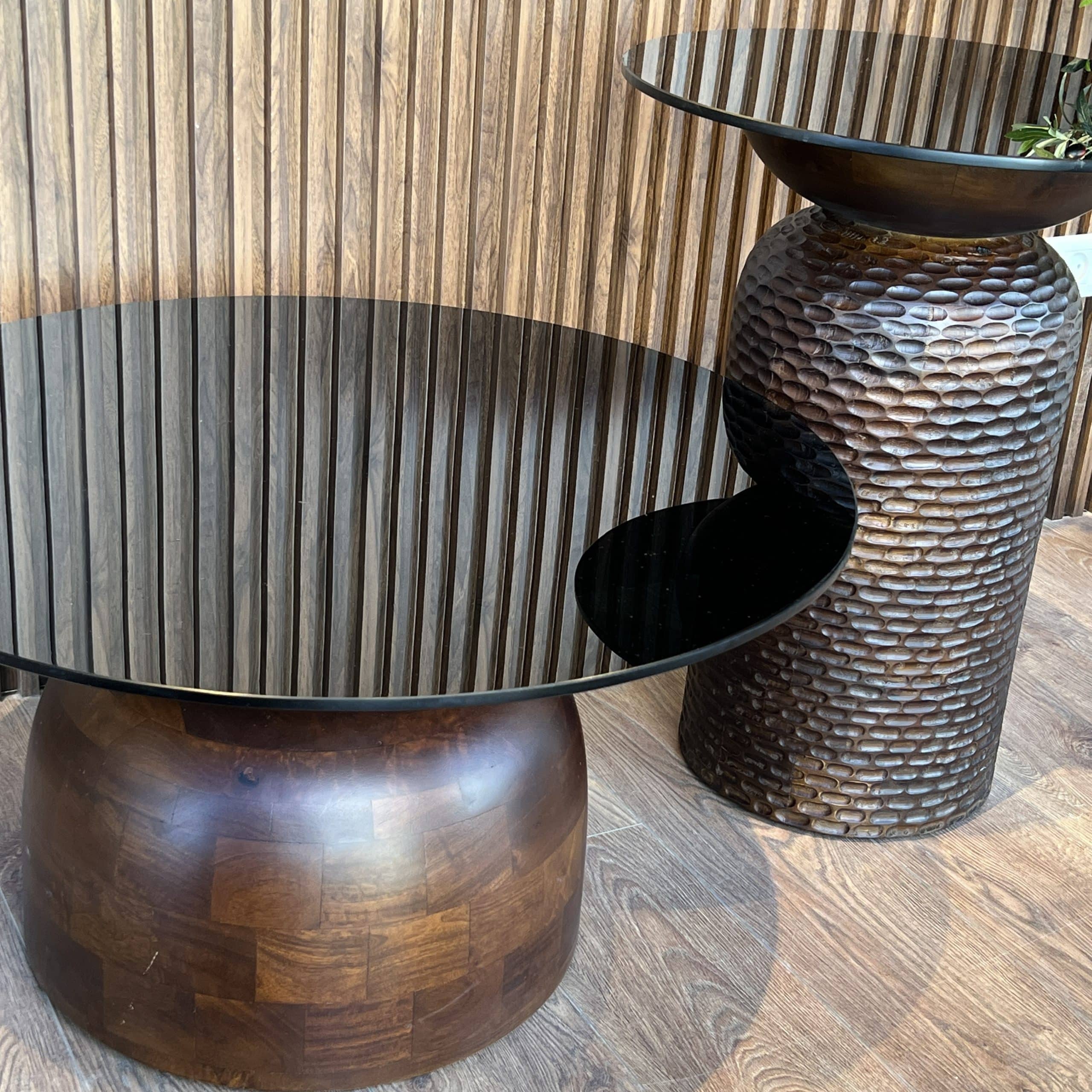 זוג שולחנות סלון עגולים רגל עץ טופ זכוכית דגם סוניל זוג שולחנות סלון עגולים רגל עץ טופ זכוכית דגם סוניל