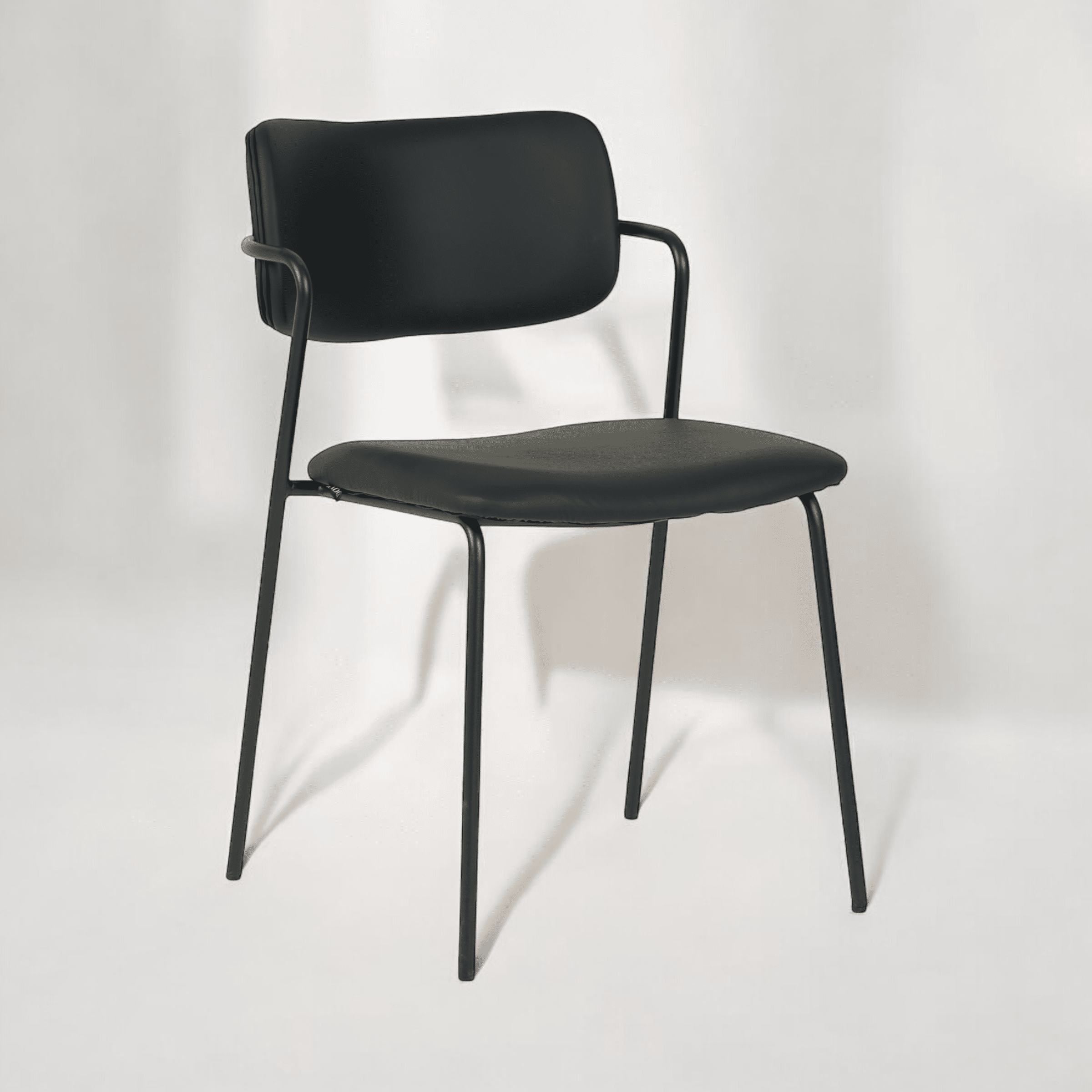 כיסא דגם לוסיאן דמוי עור שחור - SALE כיסא דגם לוסיאן דמוי עור שחור - SALE